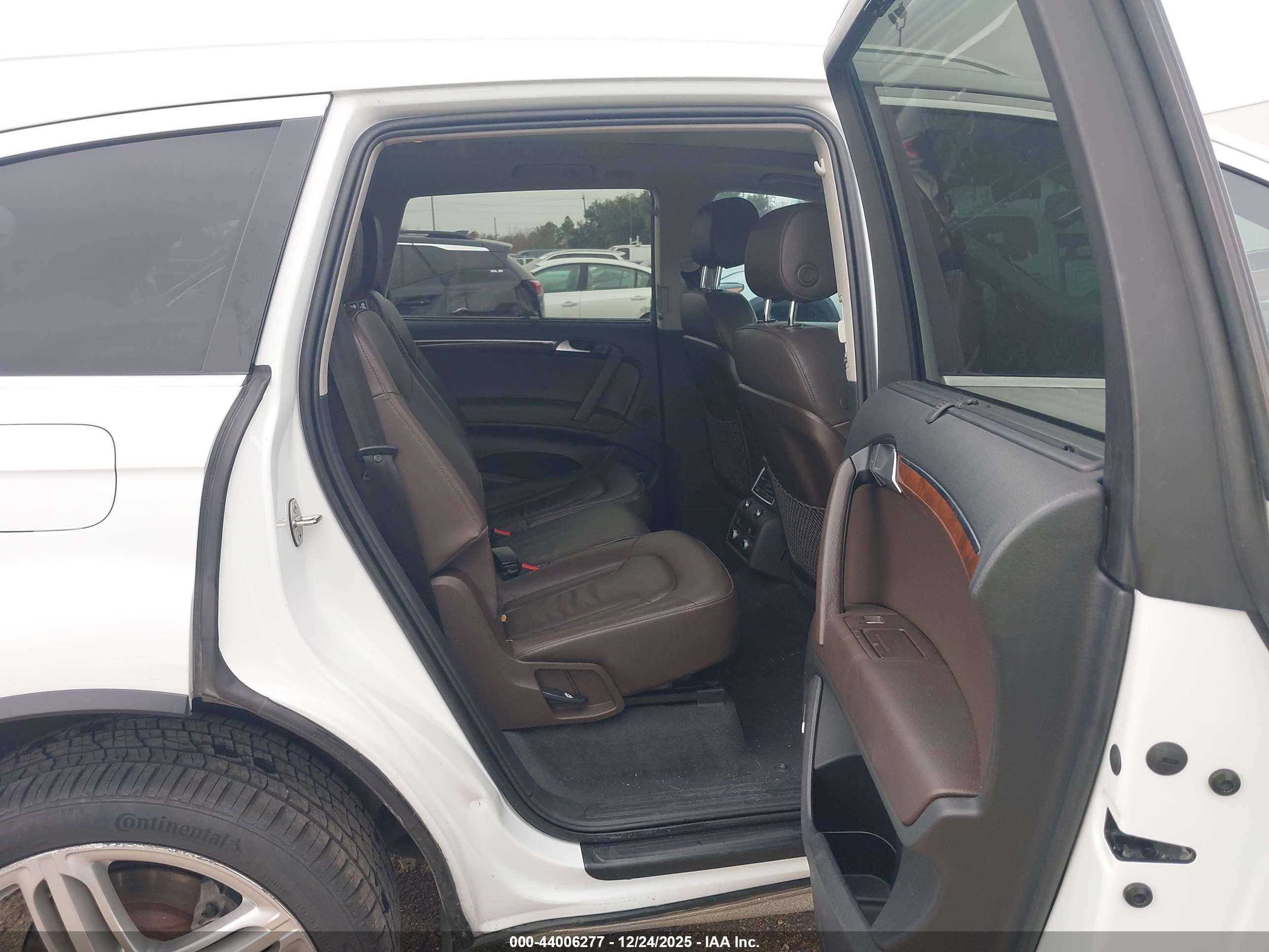 AUDI Q7 image 8