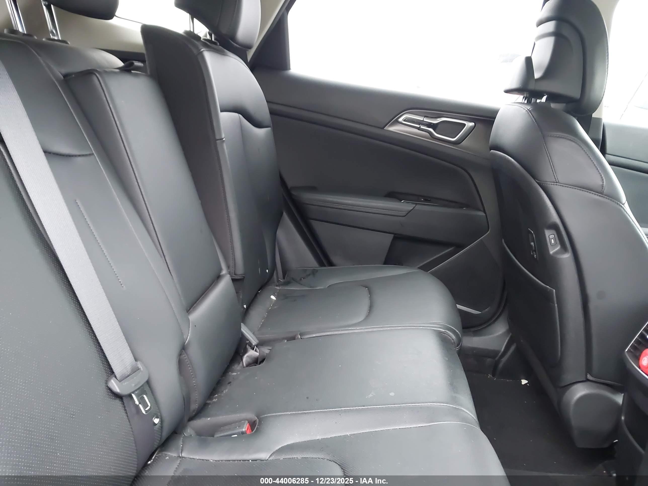 KIA SPORTAGE image 8