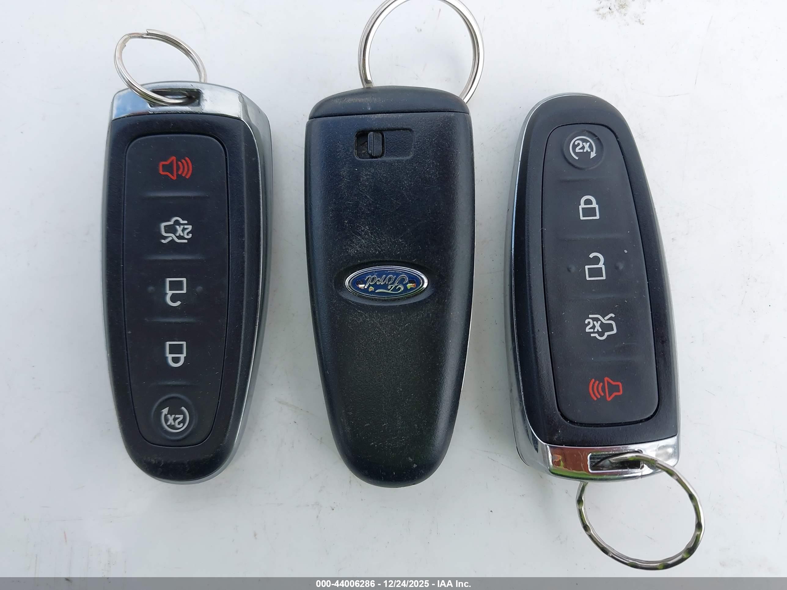 FORD ESCAPE image 11