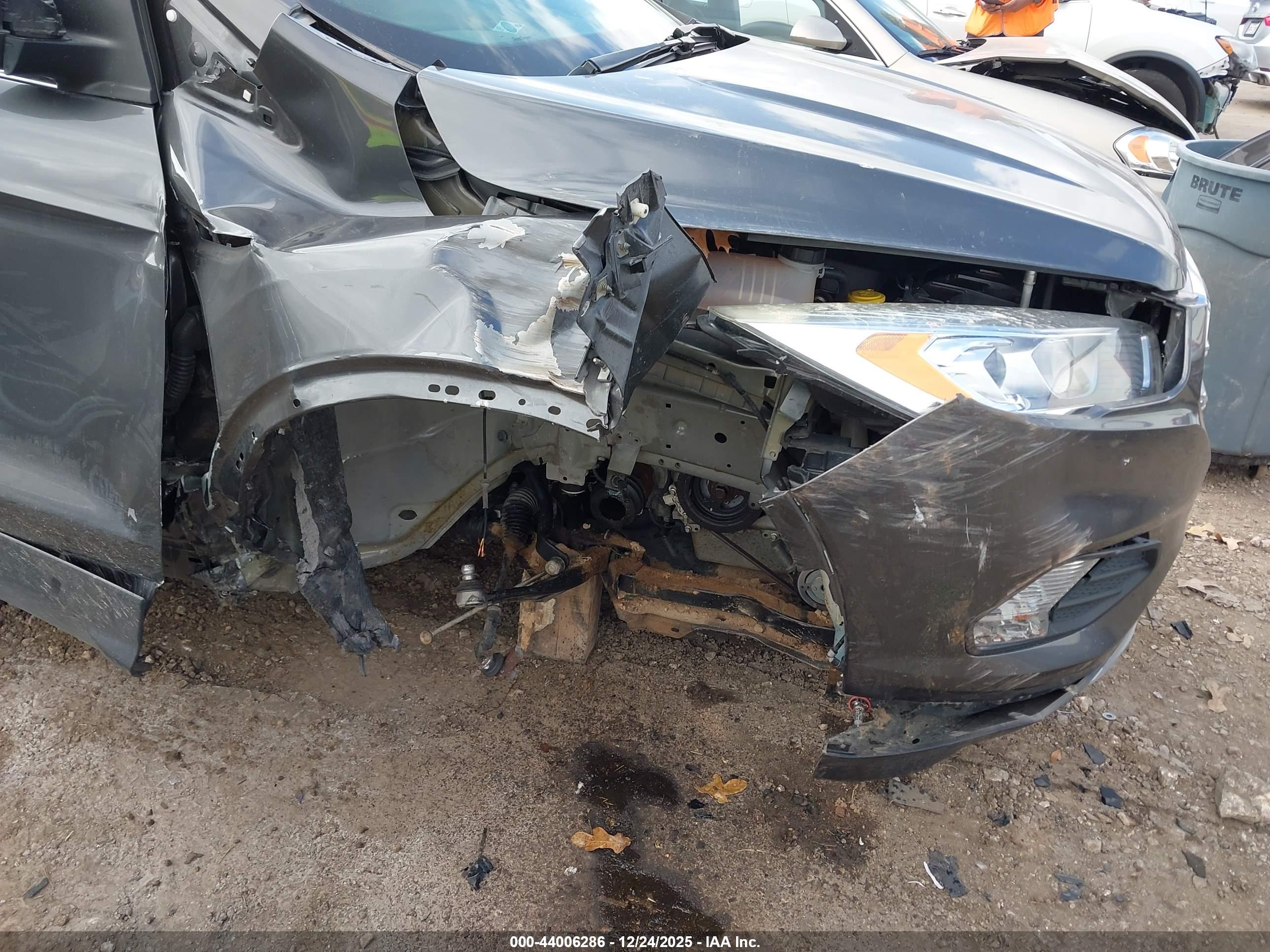 FORD ESCAPE image 6