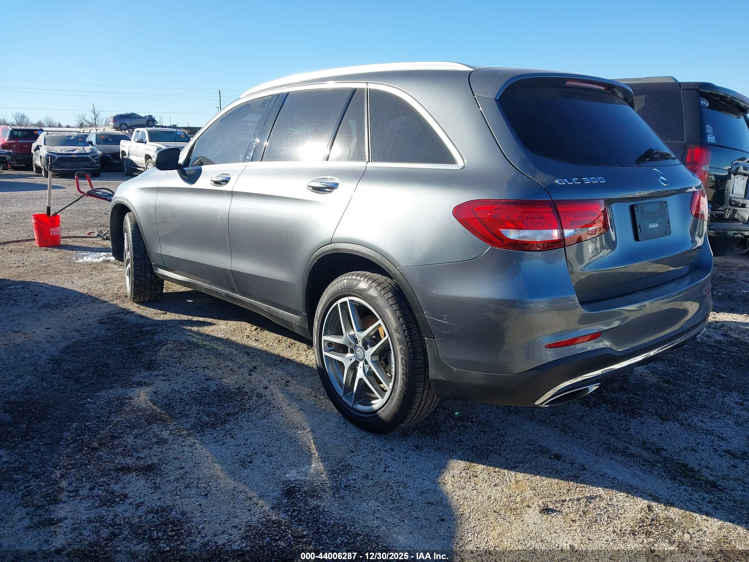 MERCEDES-BENZ GLC image 3