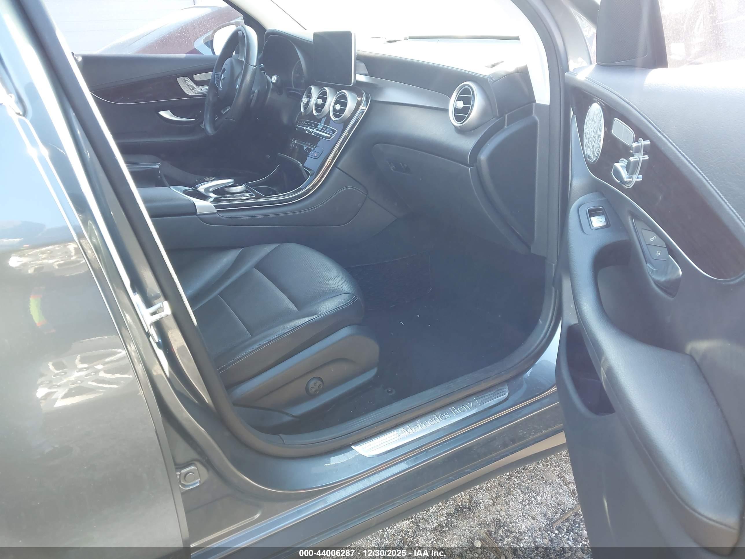 MERCEDES-BENZ GLC image 5