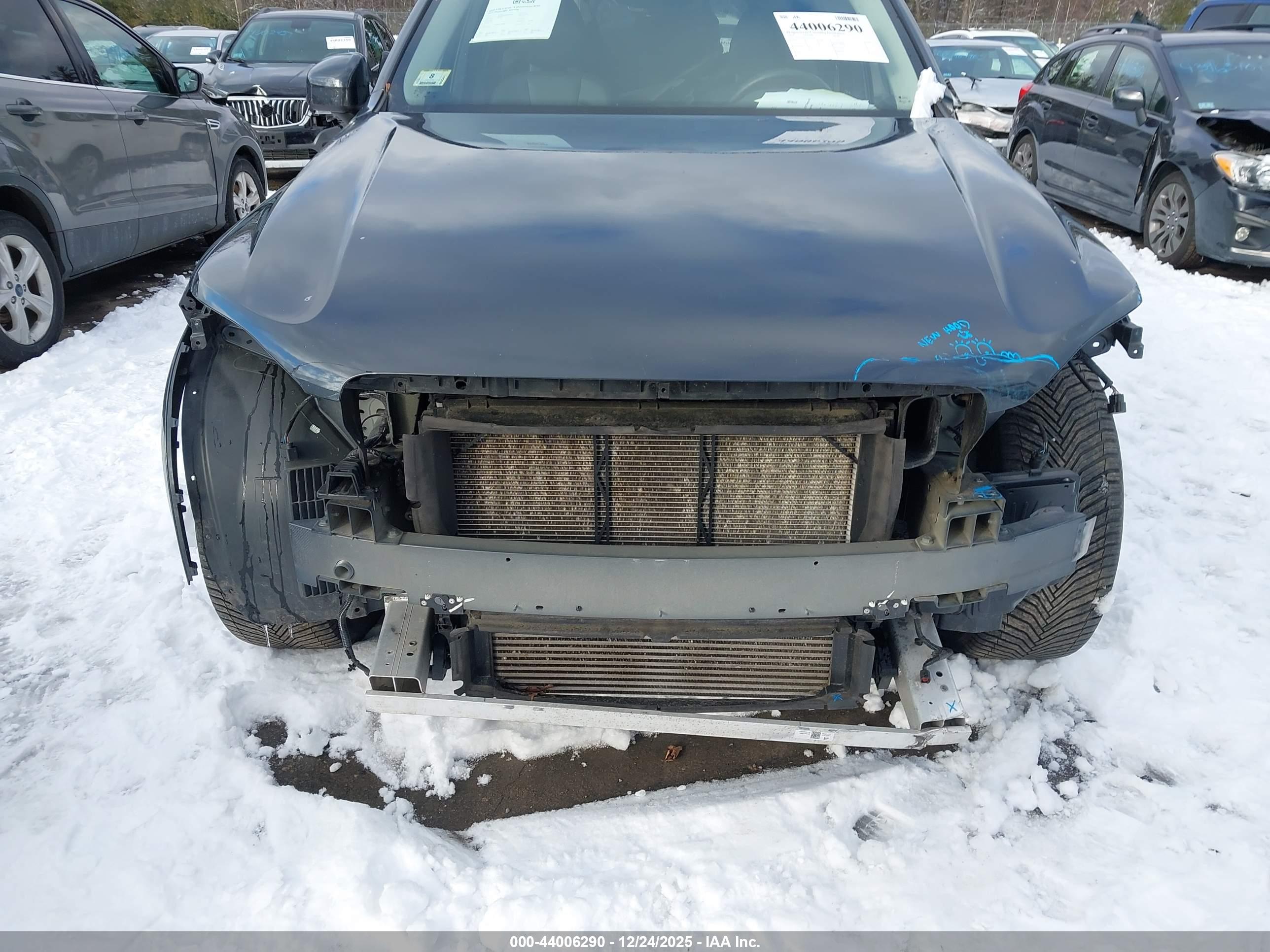 VOLVO XC90 image 6