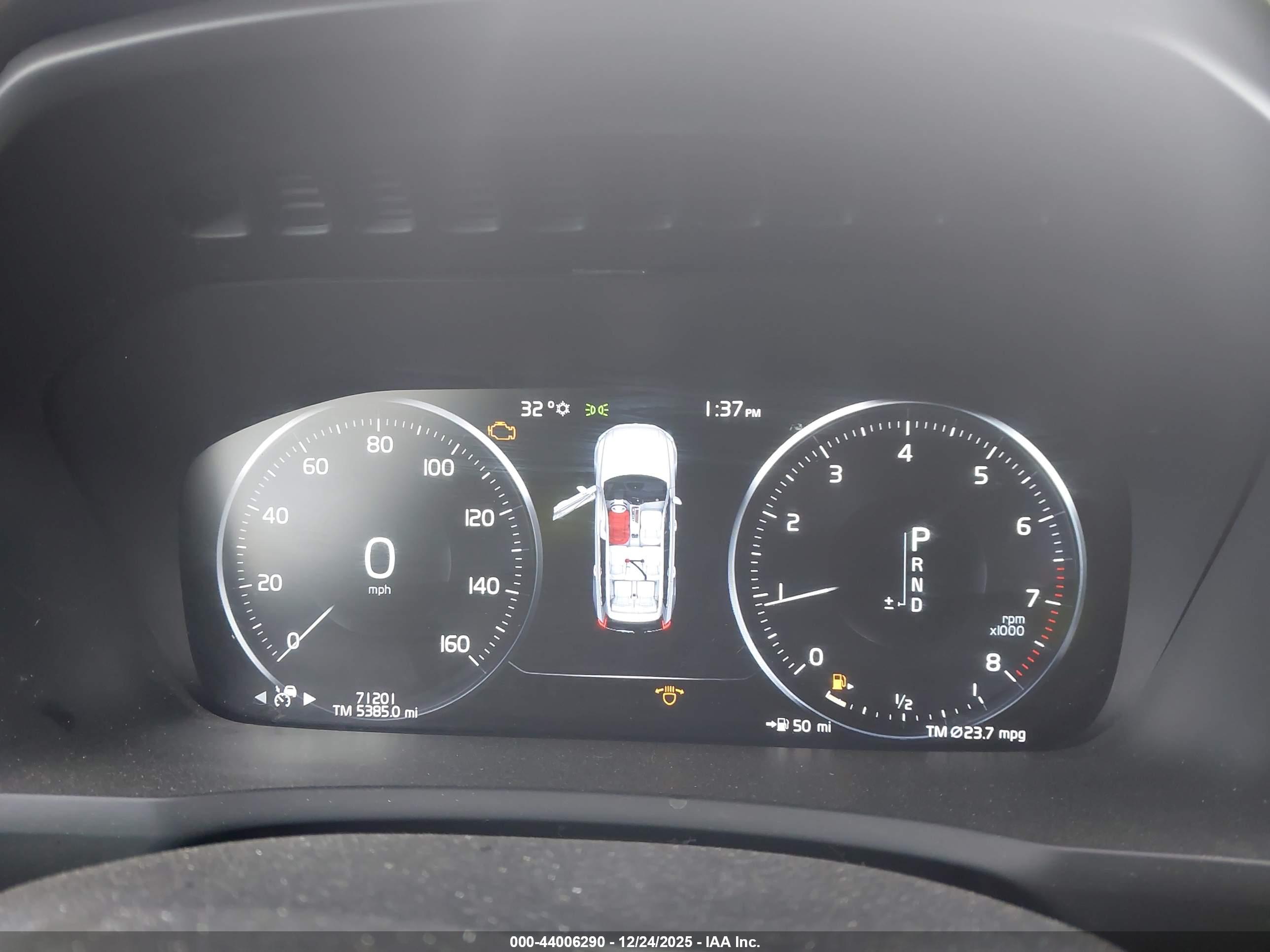 VOLVO XC90 image 7