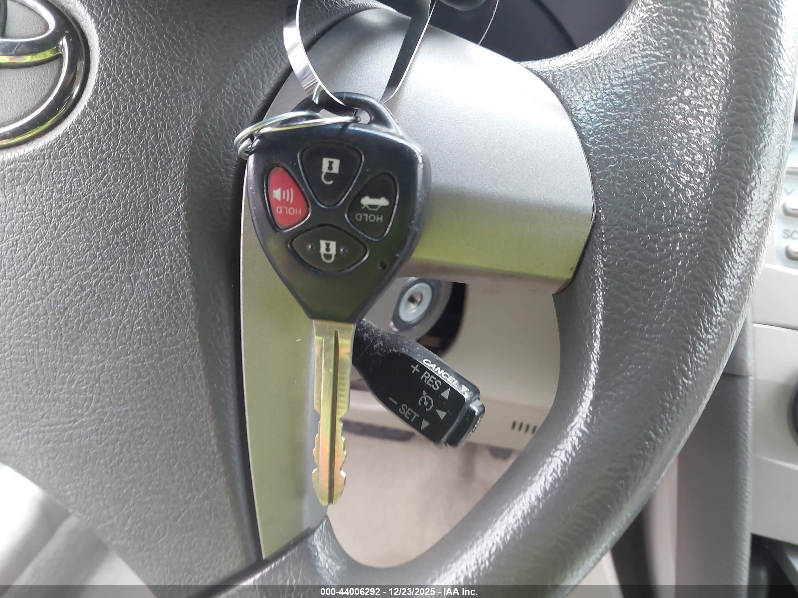 TOYOTA CAMRY image 11