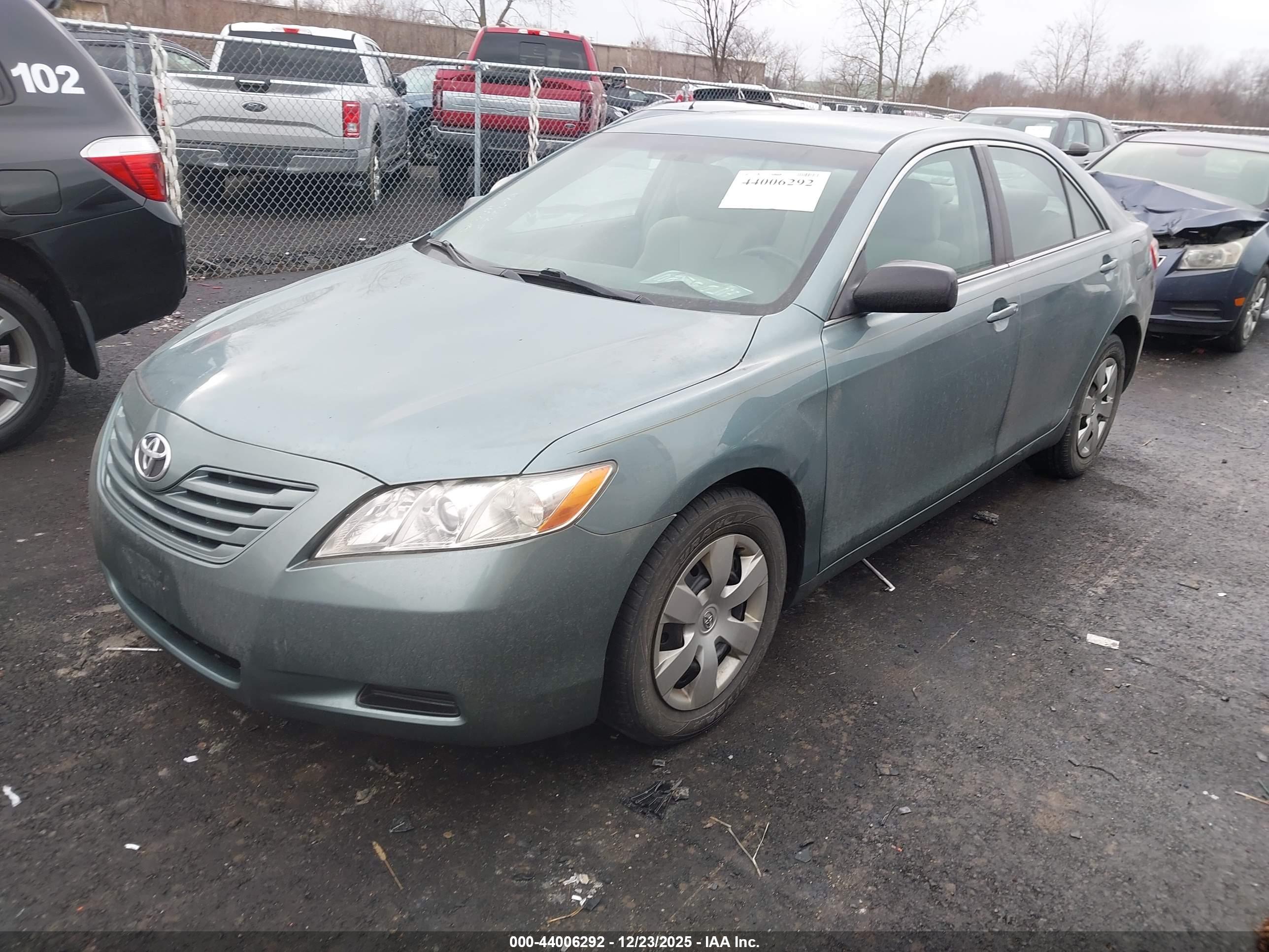 TOYOTA CAMRY image 2