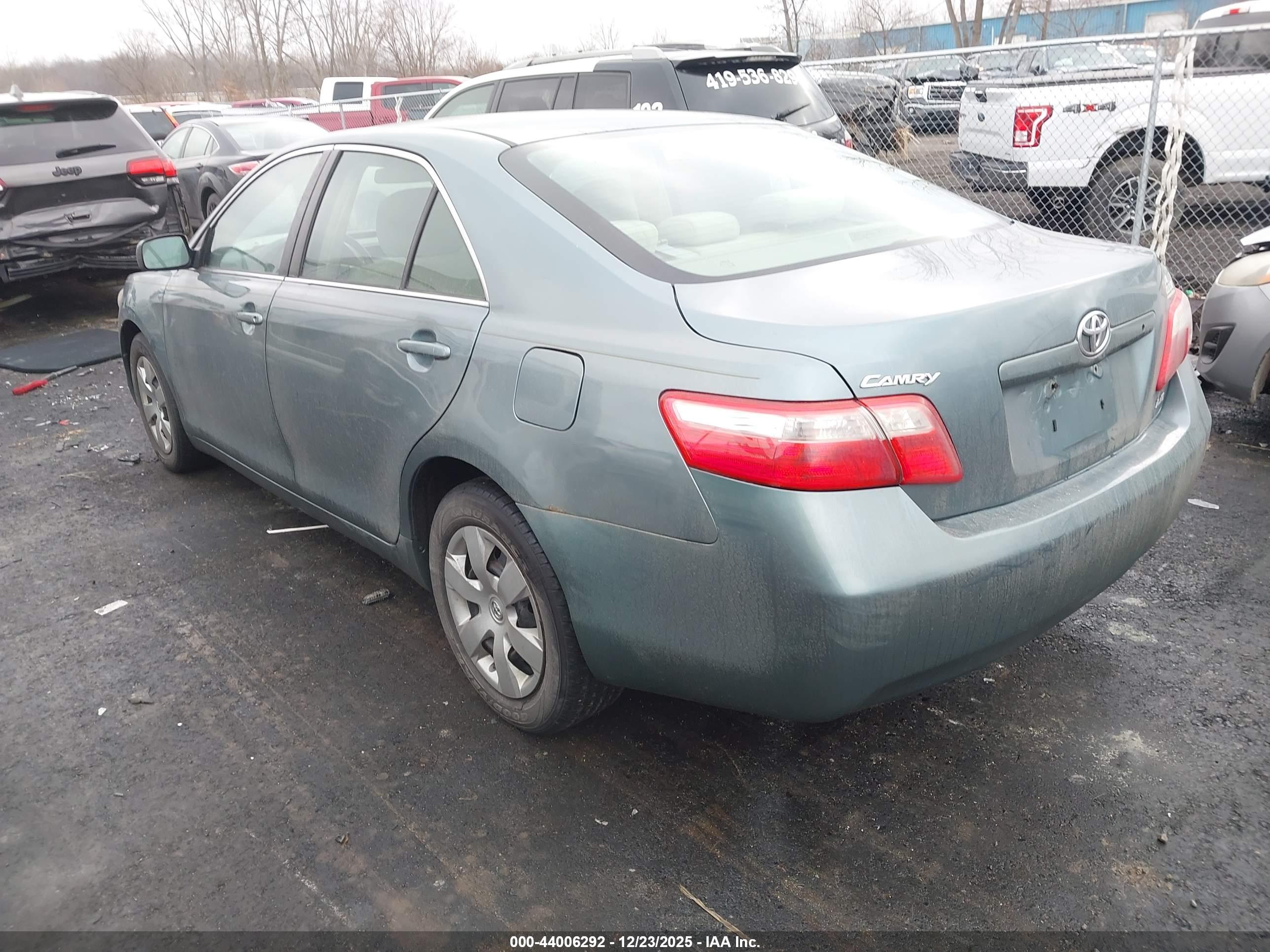 TOYOTA CAMRY image 3