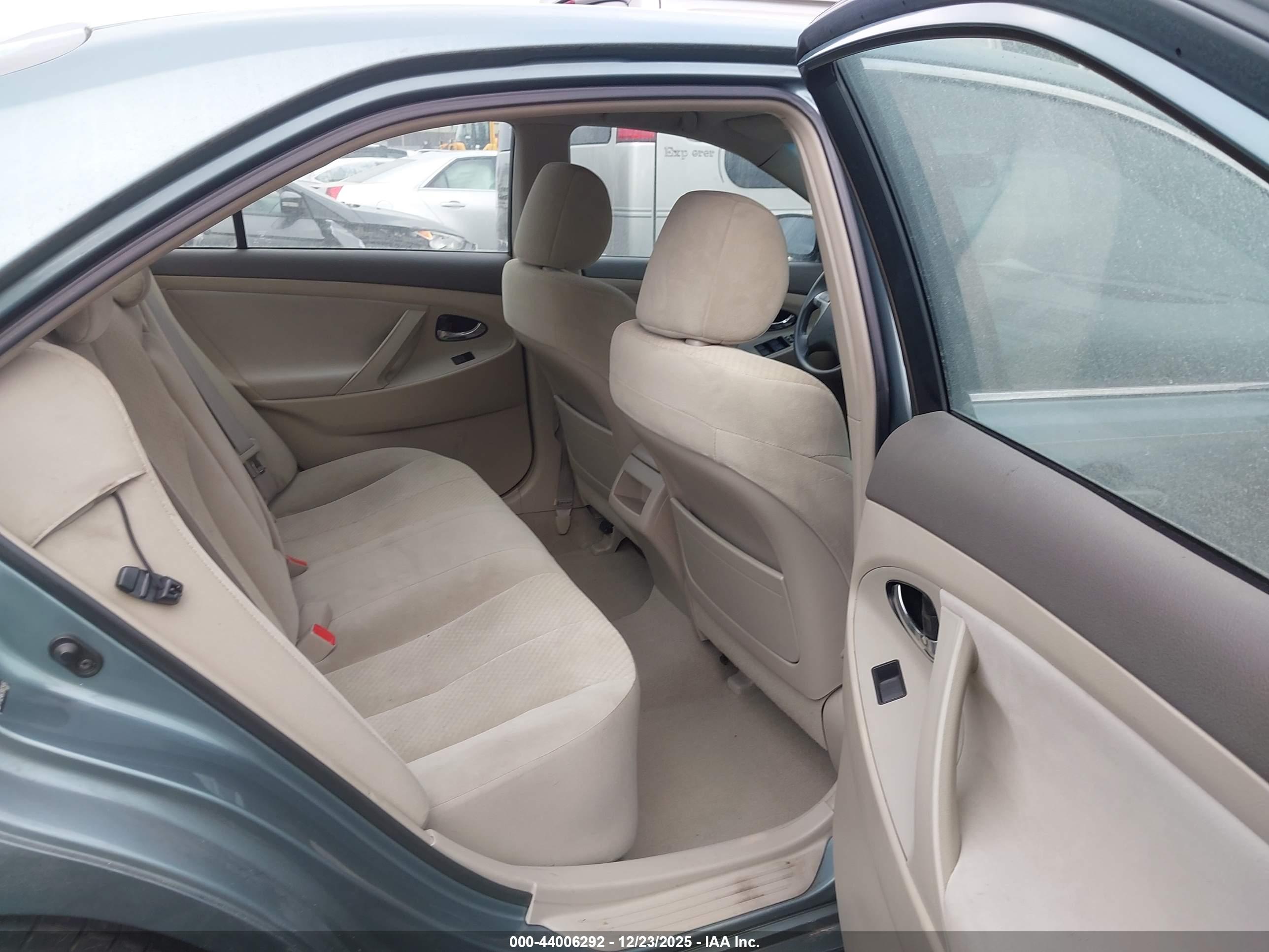 TOYOTA CAMRY image 8