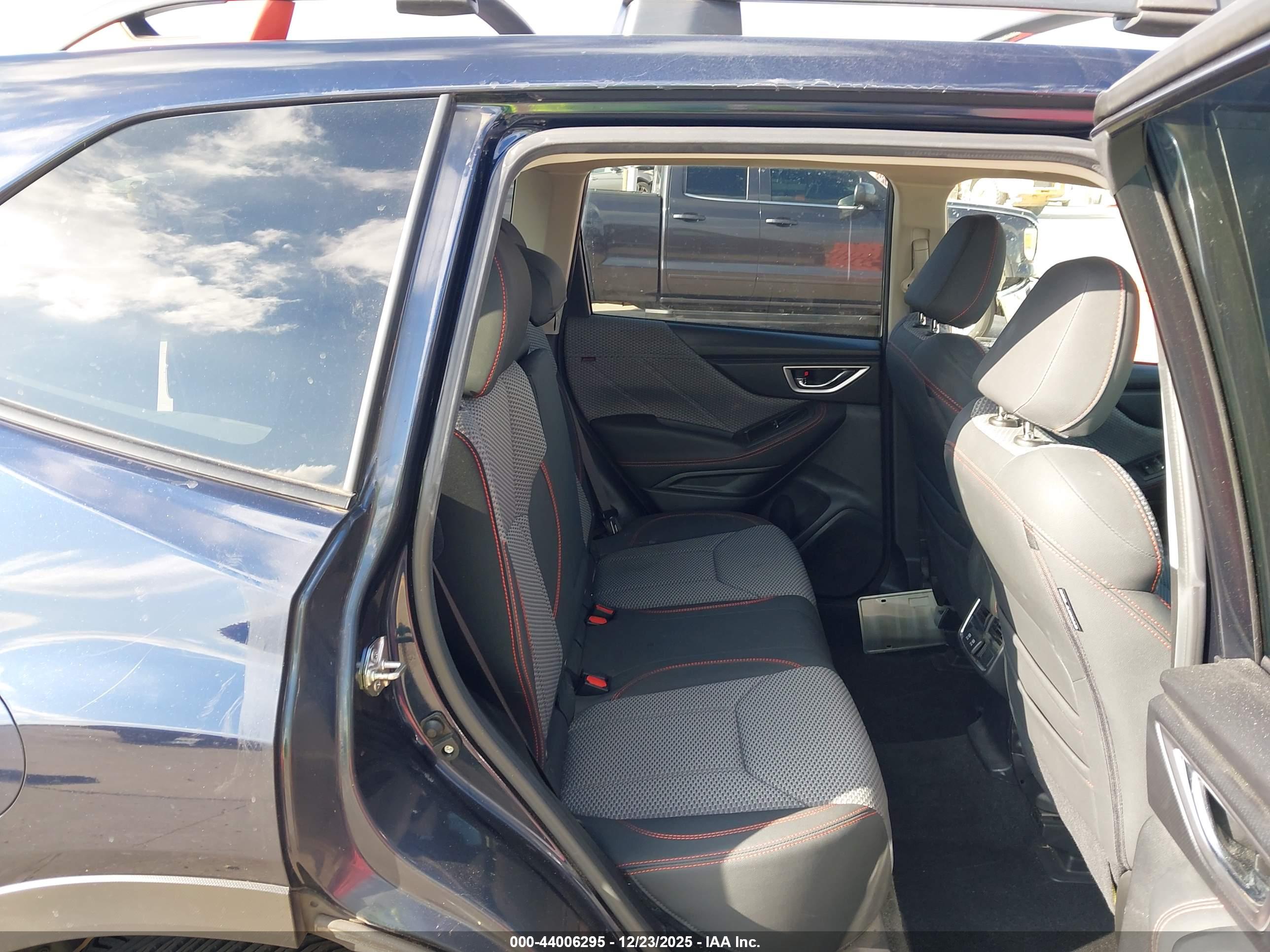 SUBARU FORESTER image 8