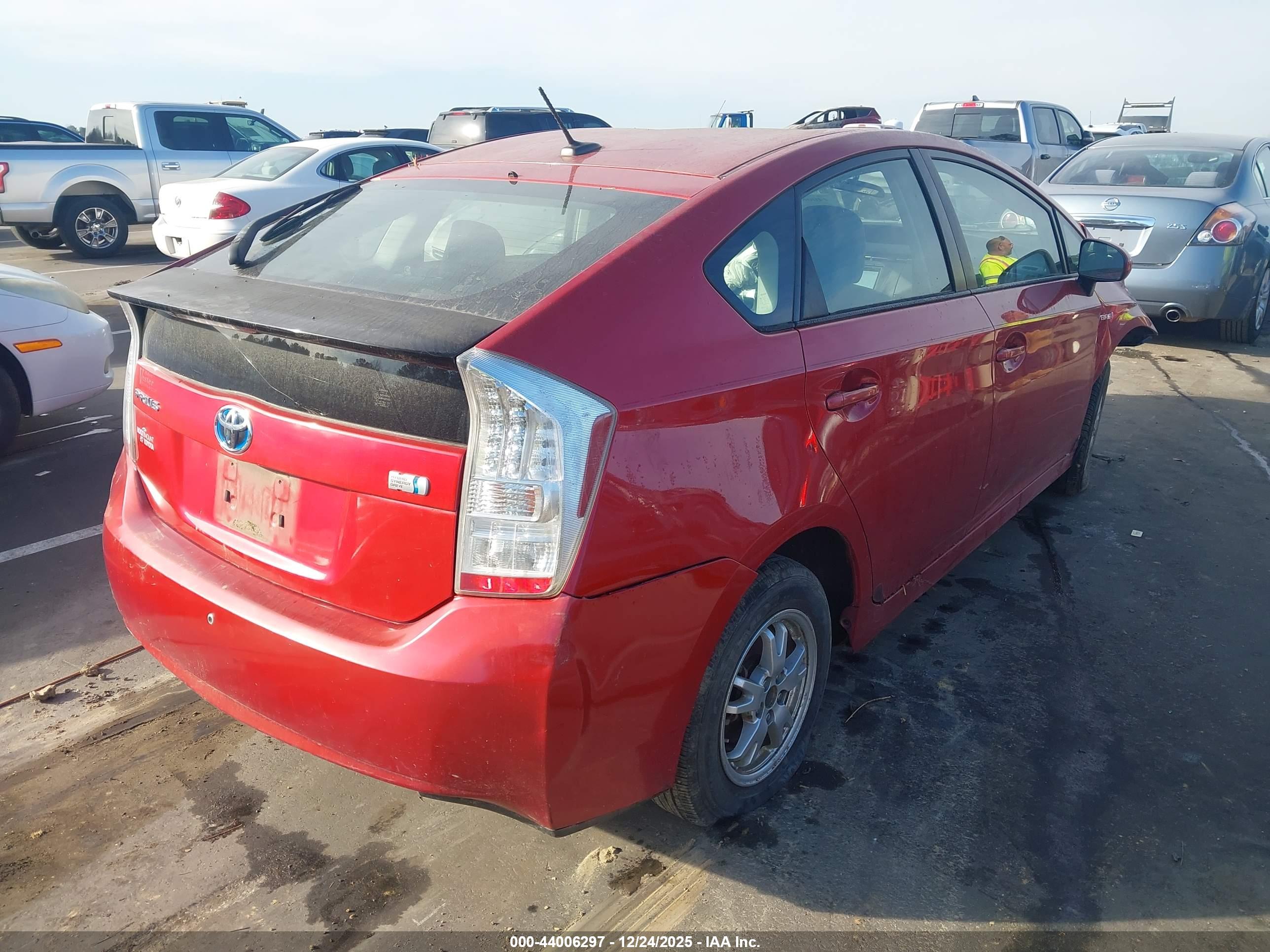 TOYOTA PRIUS image 4