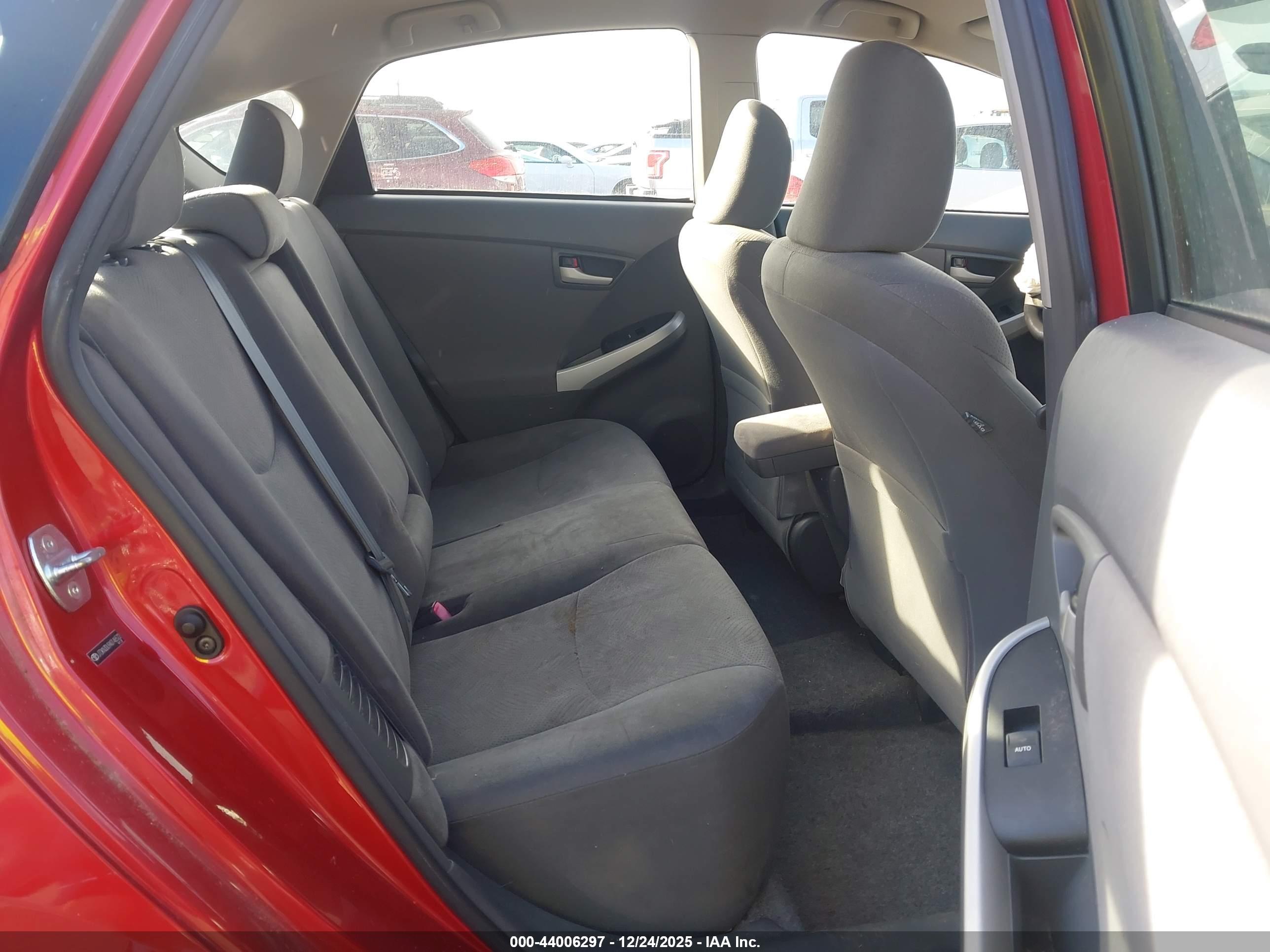 TOYOTA PRIUS image 8