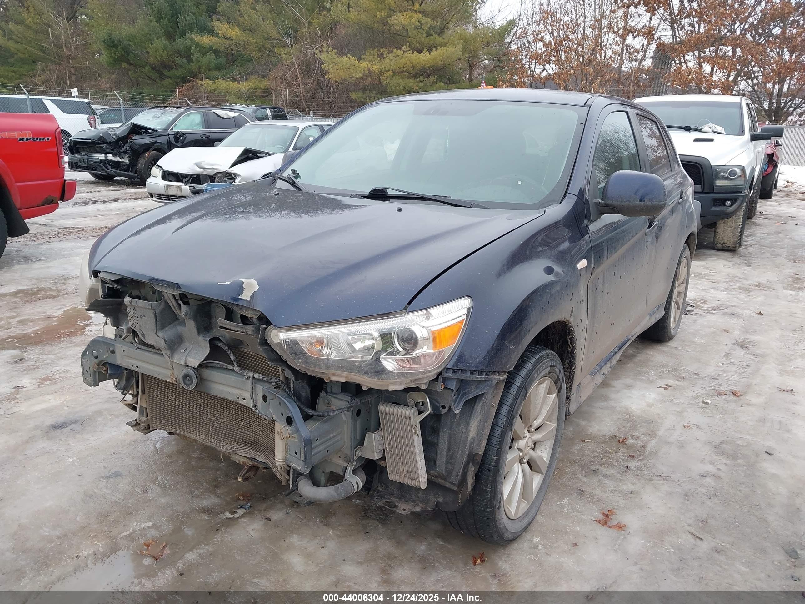 MITSUBISHI OUTLANDER image 2
