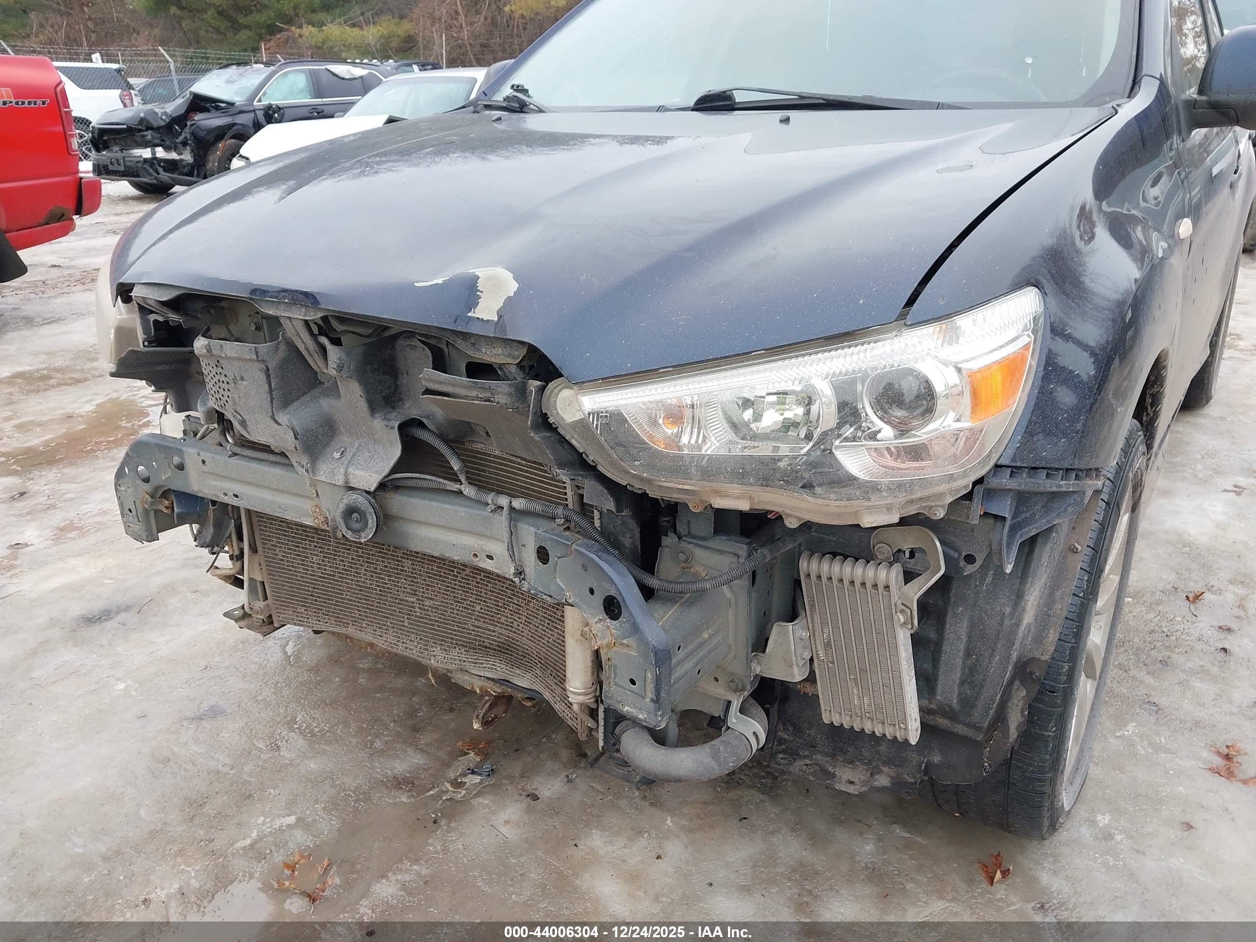 MITSUBISHI OUTLANDER image 6