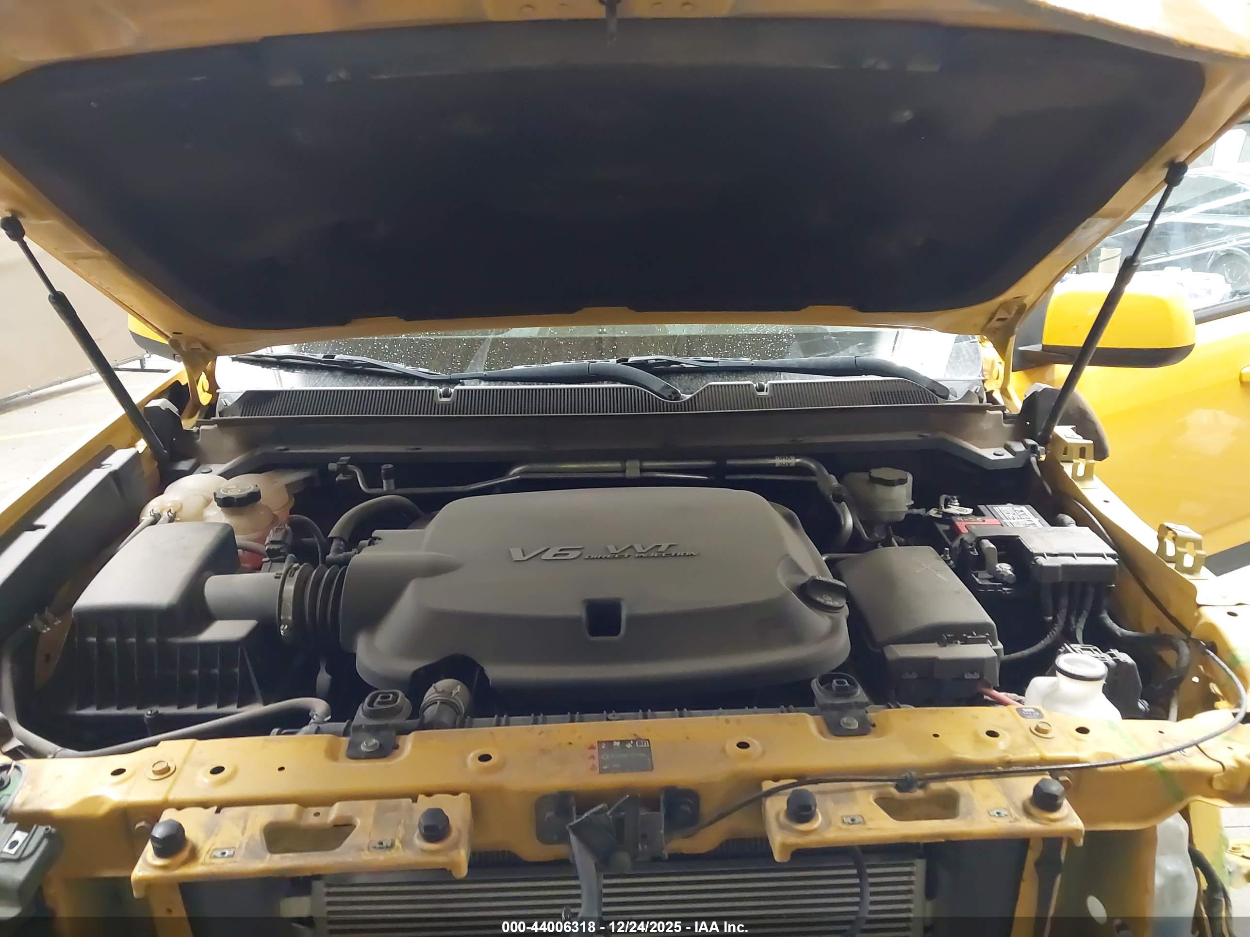 CHEVROLET COLORADO image 10