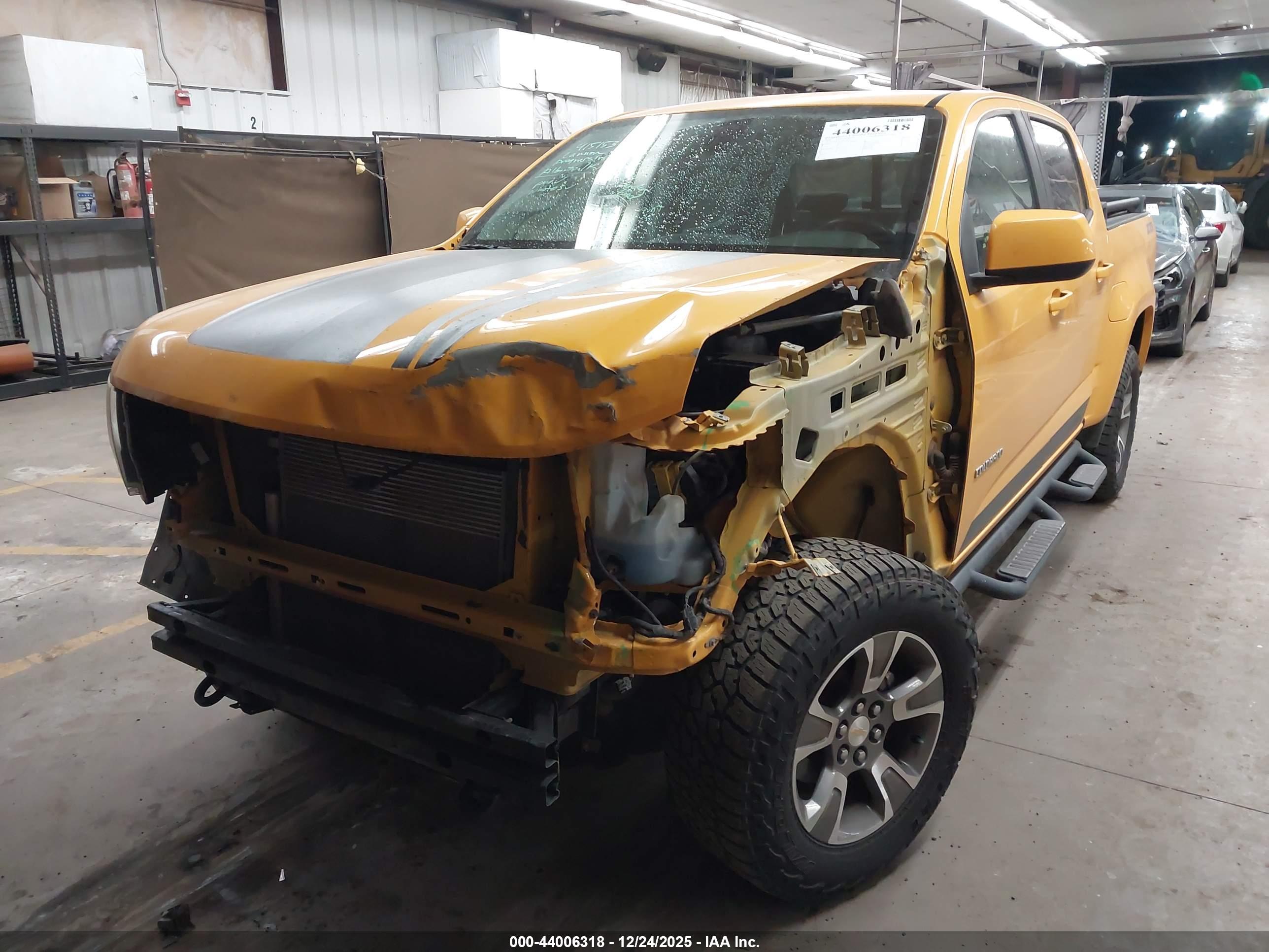 CHEVROLET COLORADO image 2