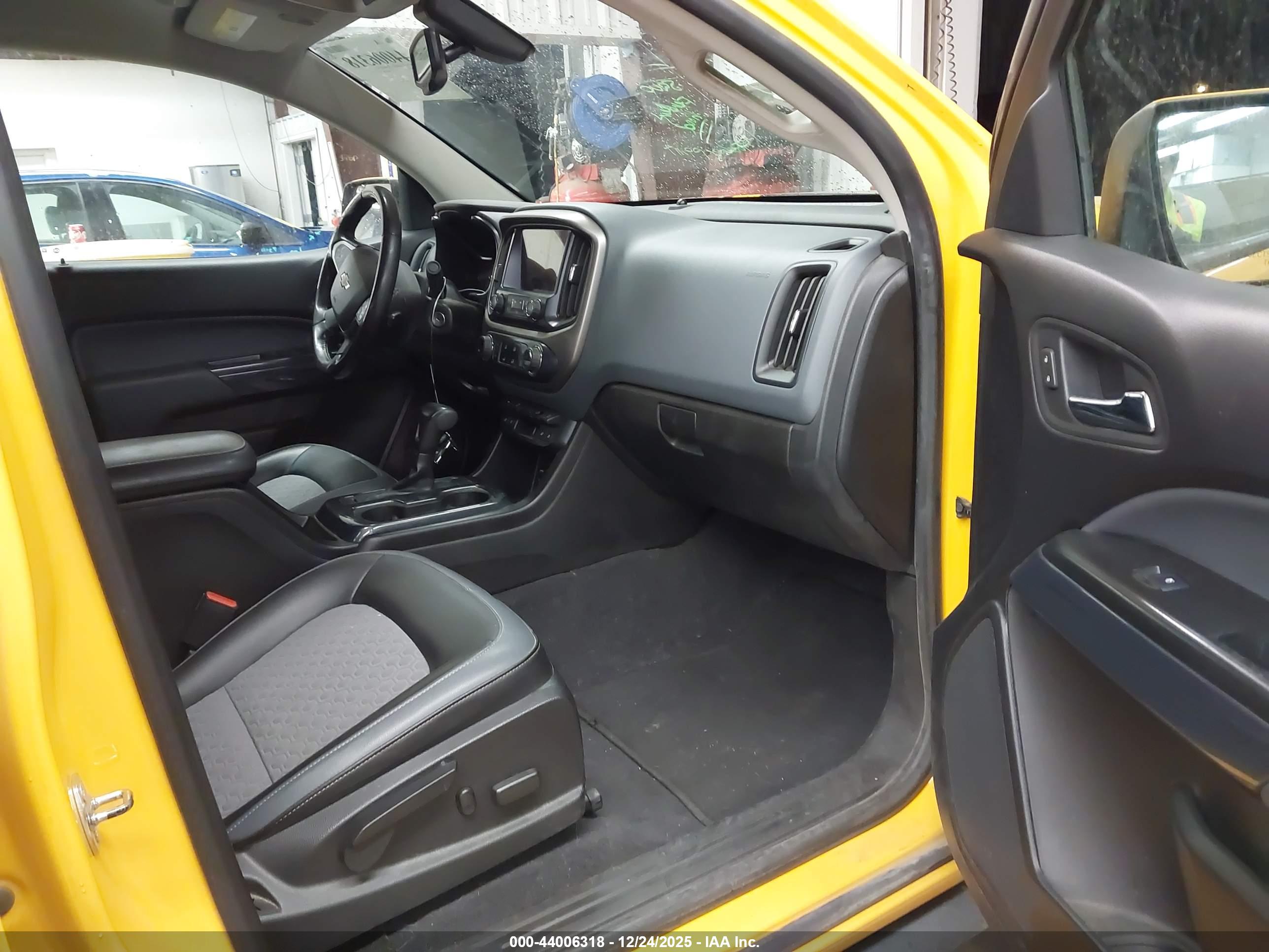 CHEVROLET COLORADO image 5