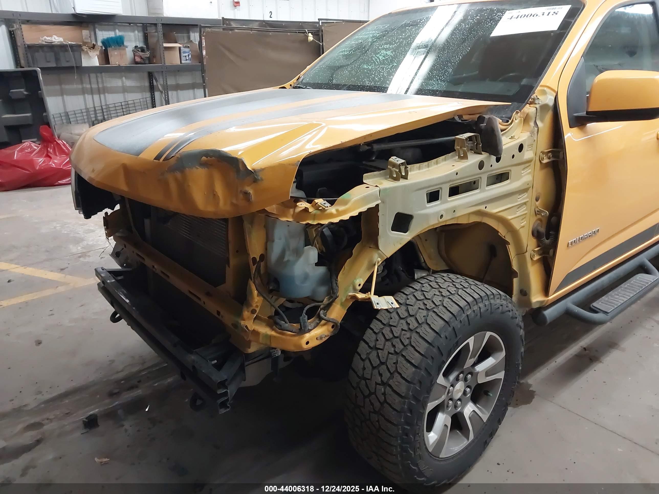 CHEVROLET COLORADO image 6