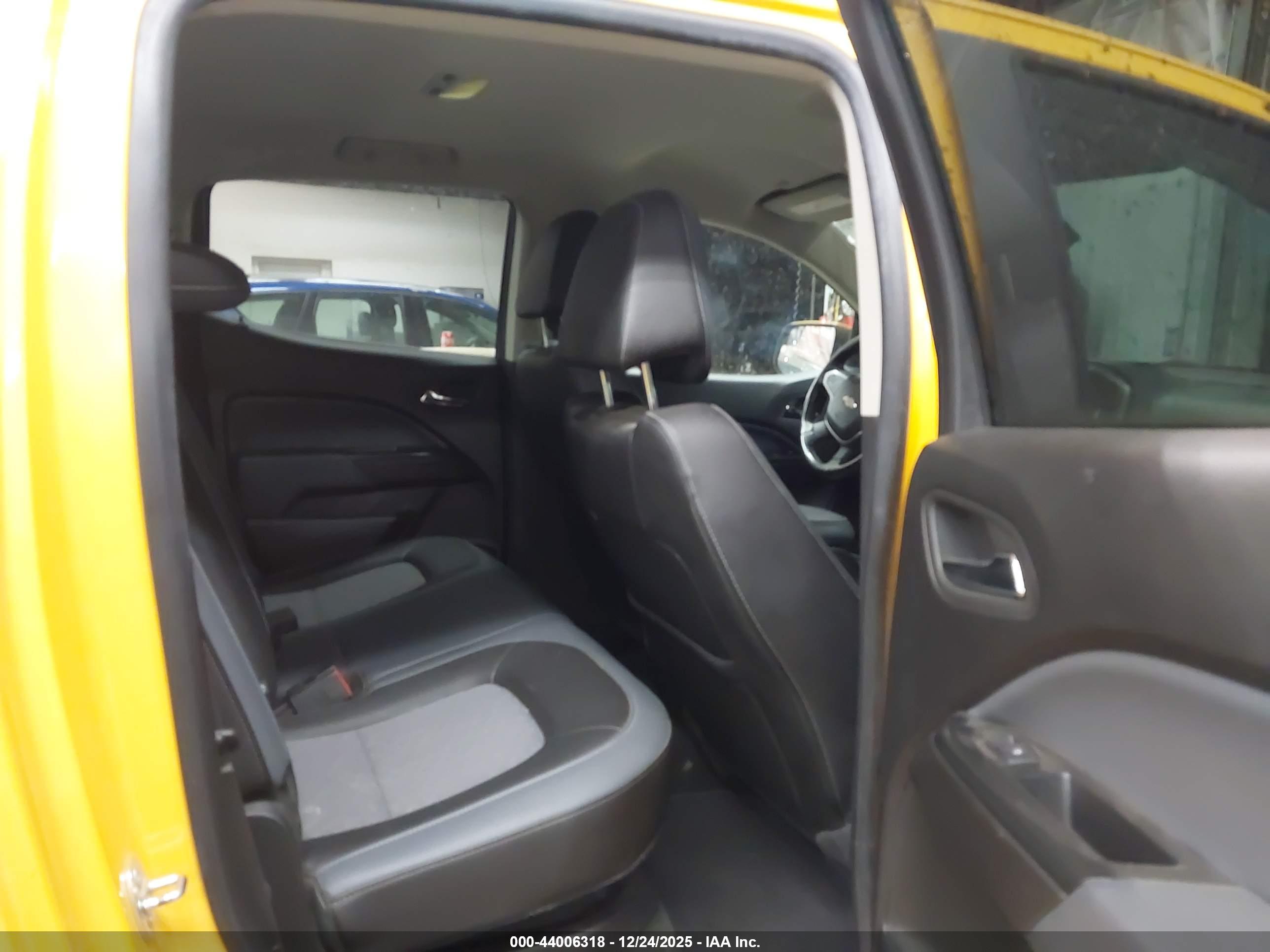 CHEVROLET COLORADO image 8