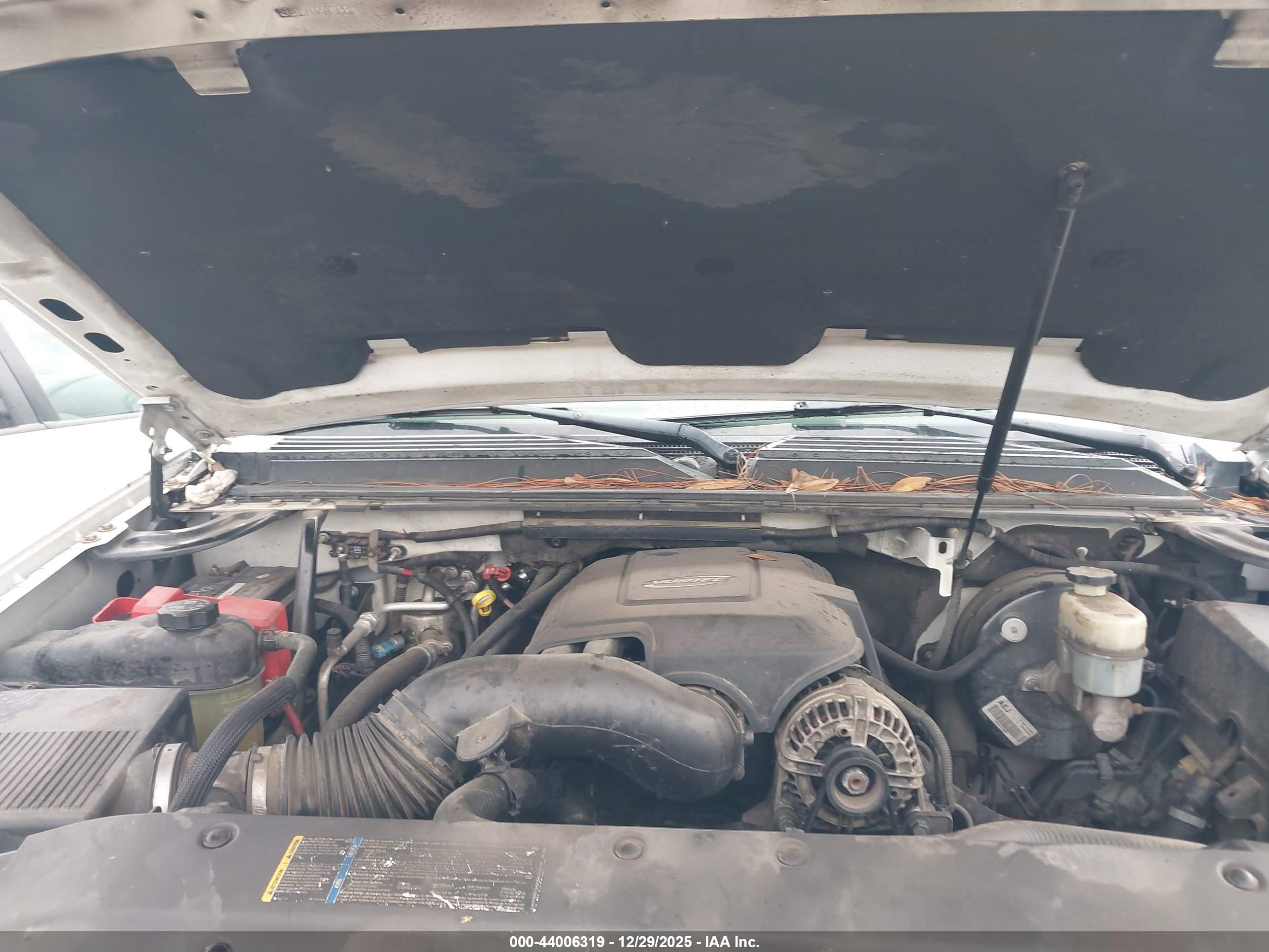 CHEVROLET TAHOE image 10