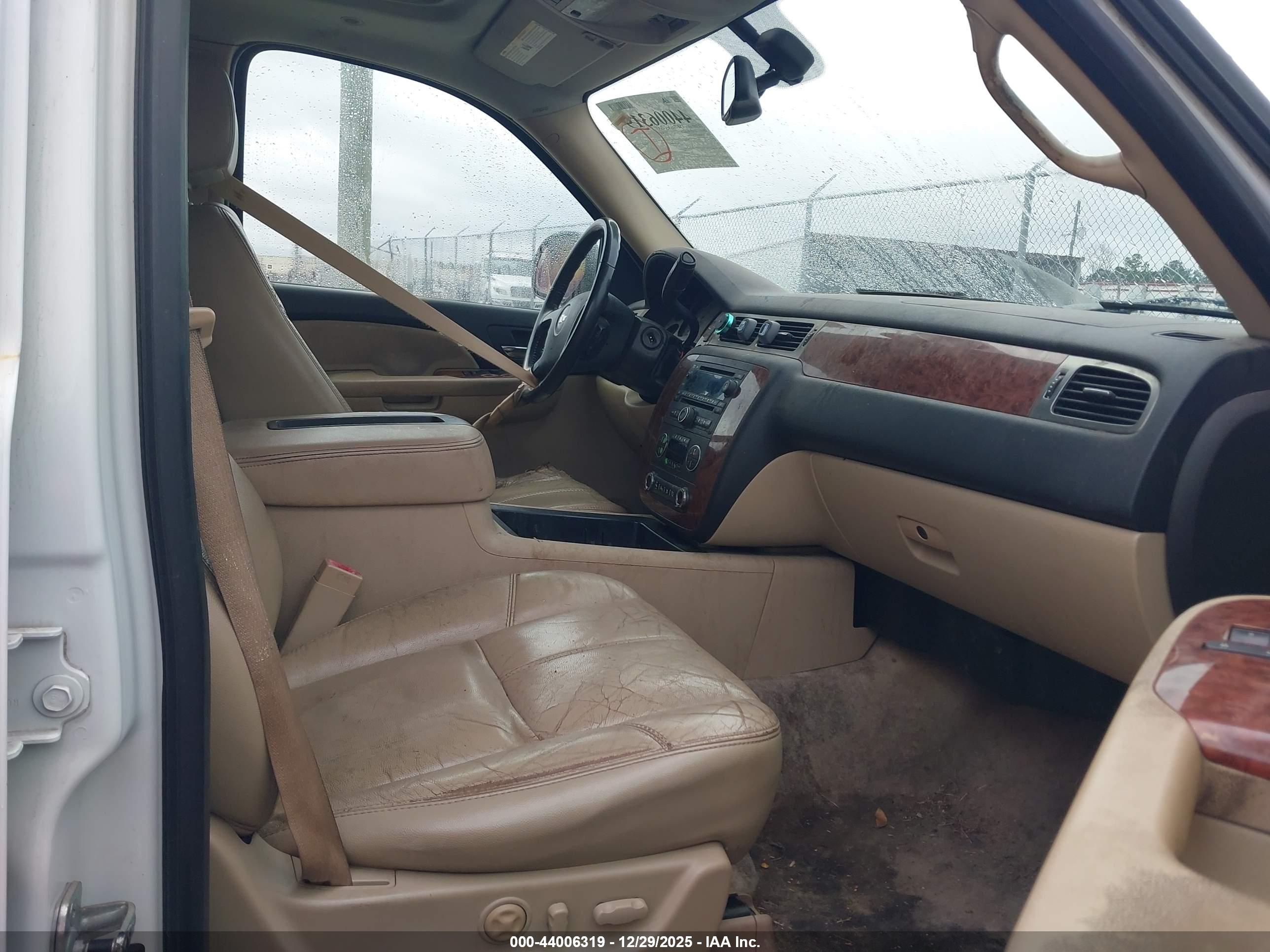 CHEVROLET TAHOE image 5