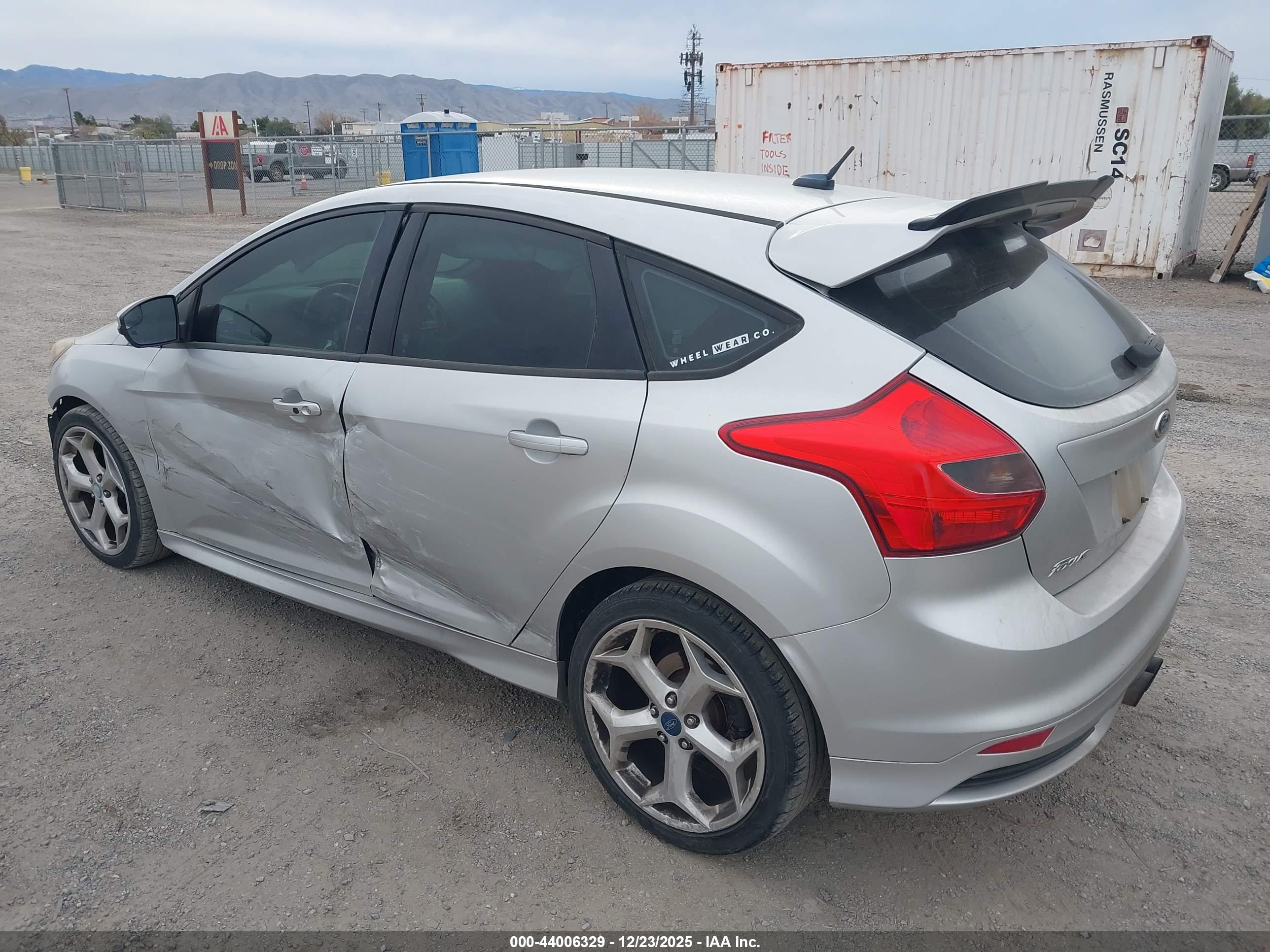 FORD FOCUS image 3