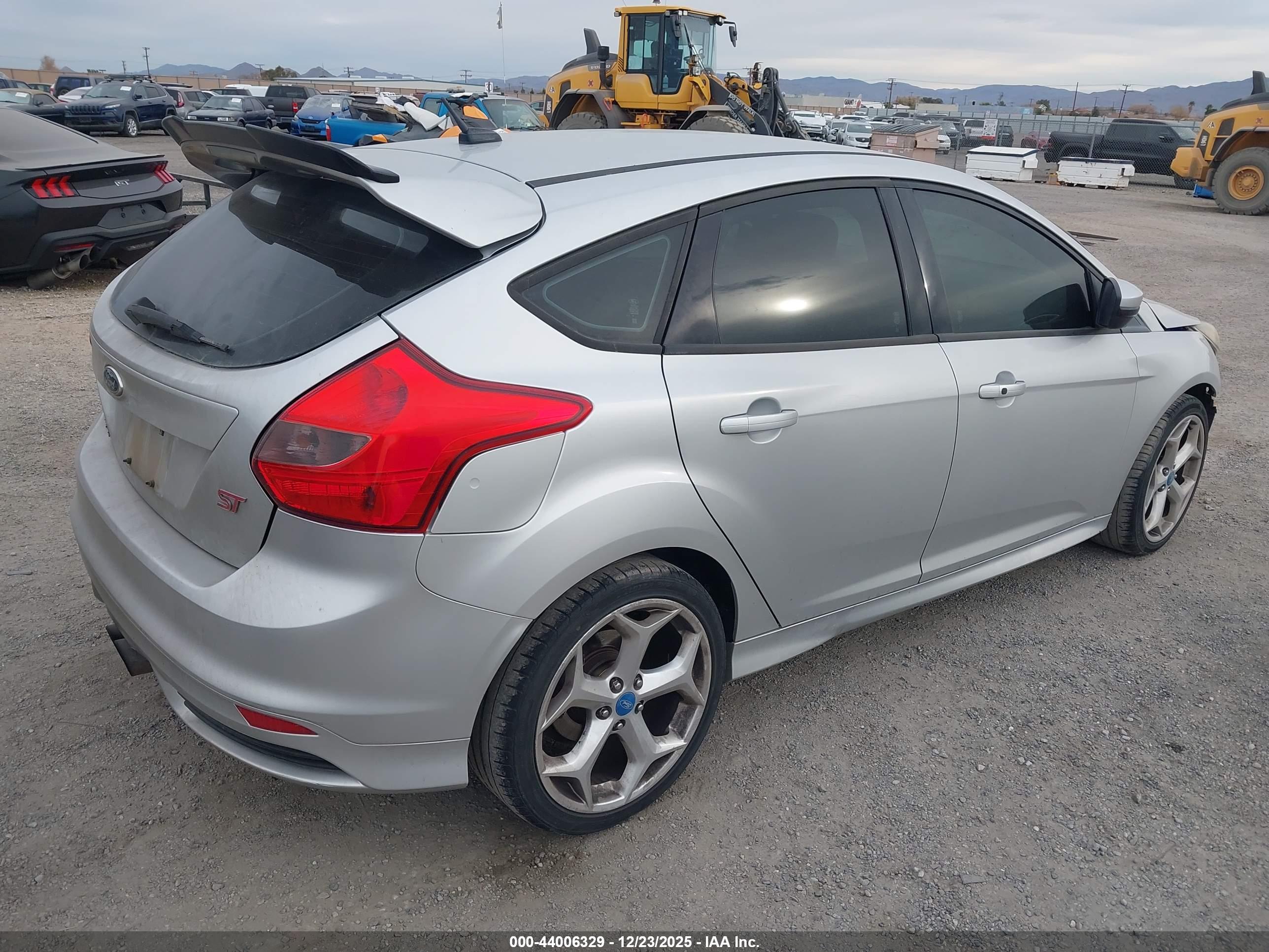 FORD FOCUS image 4