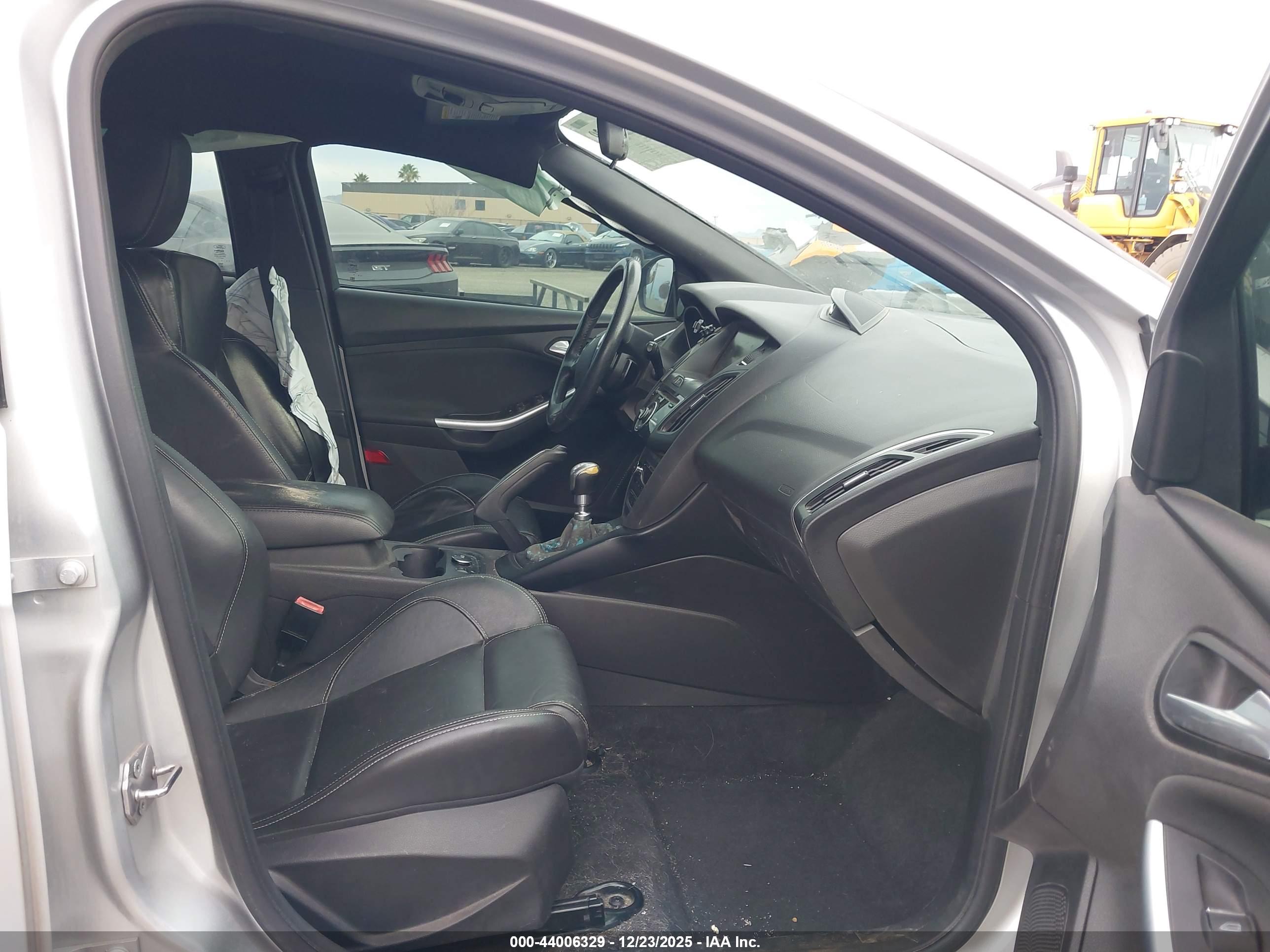 FORD FOCUS image 5