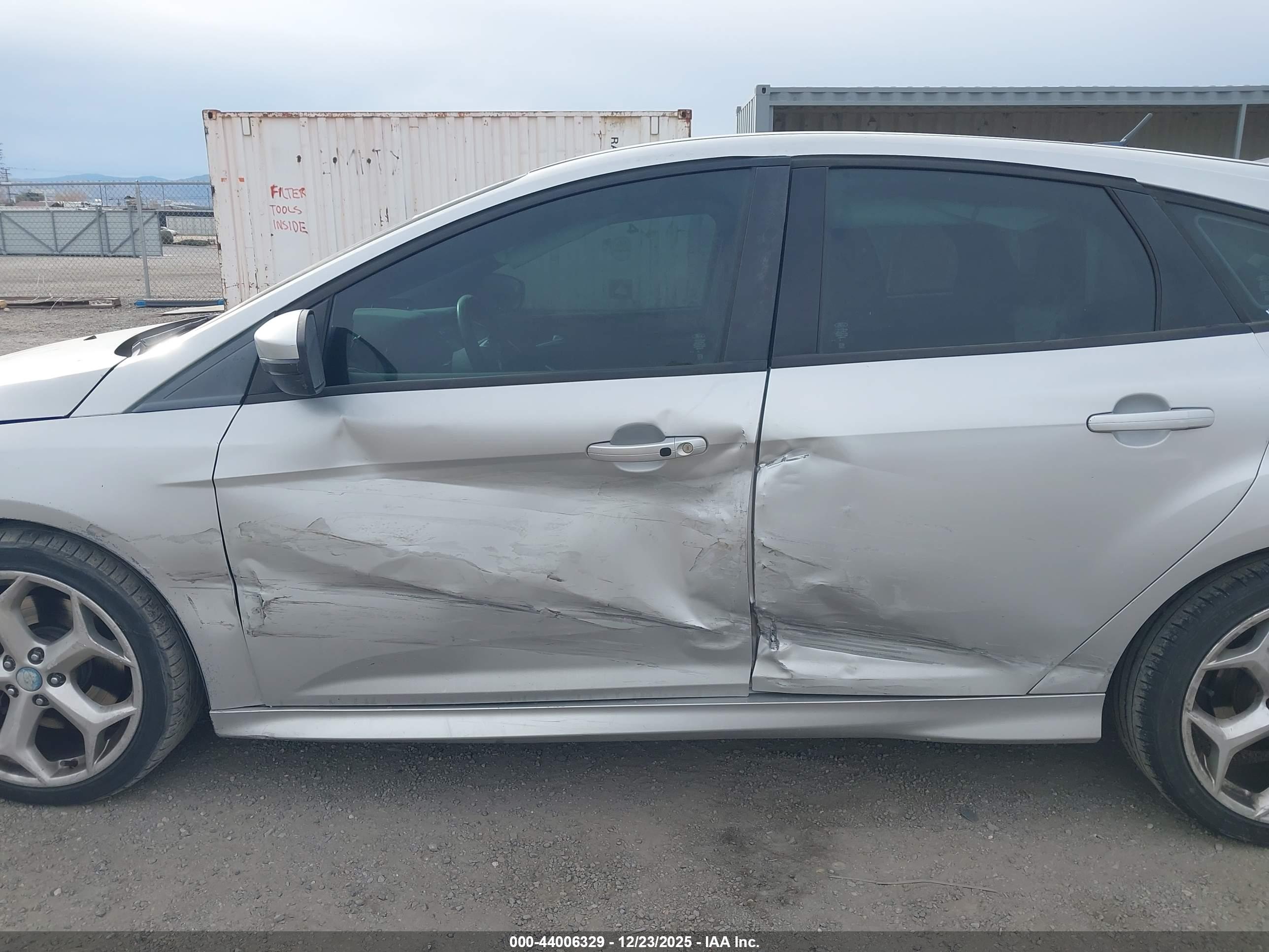 FORD FOCUS image 6