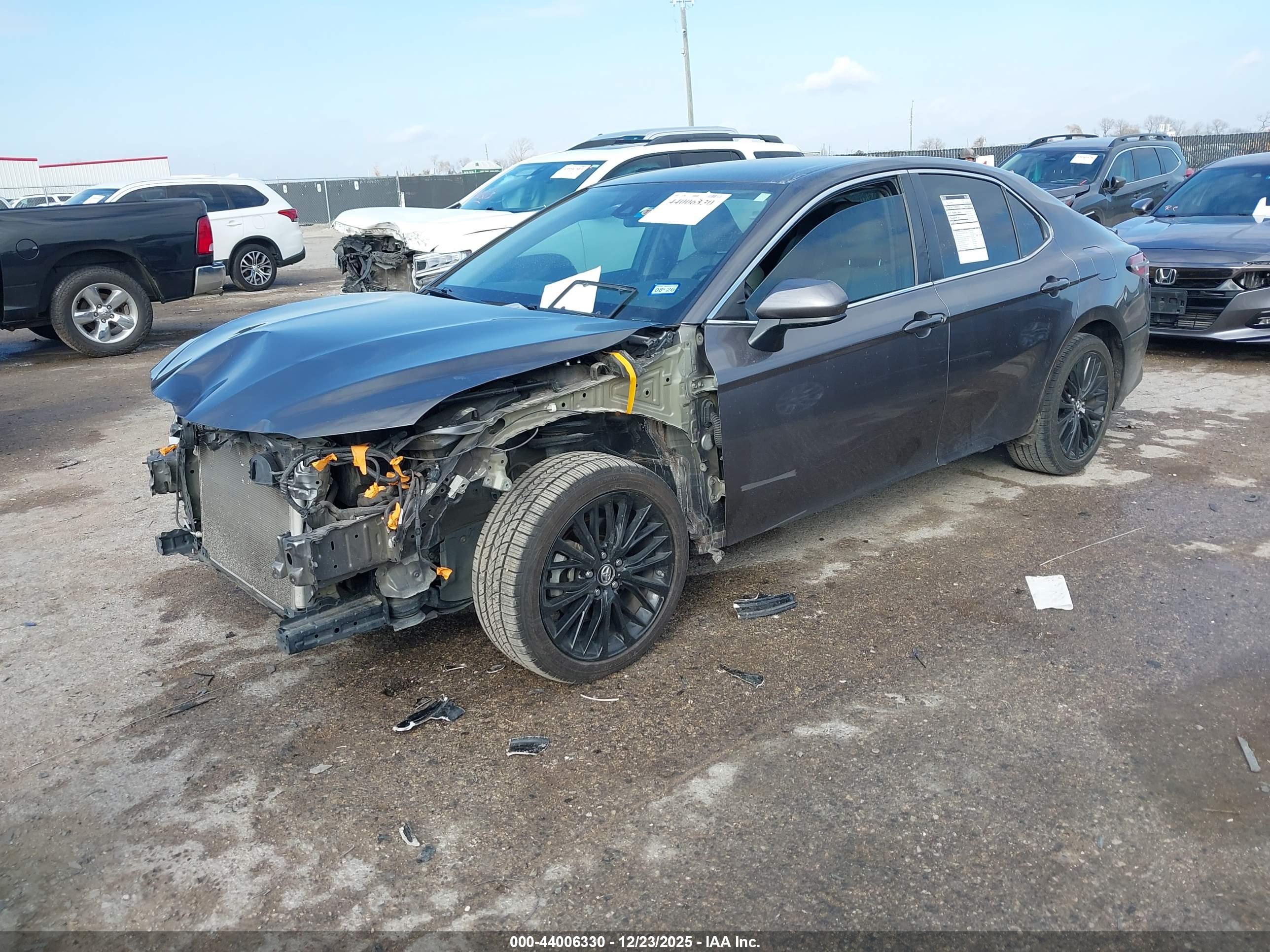 TOYOTA CAMRY image 2
