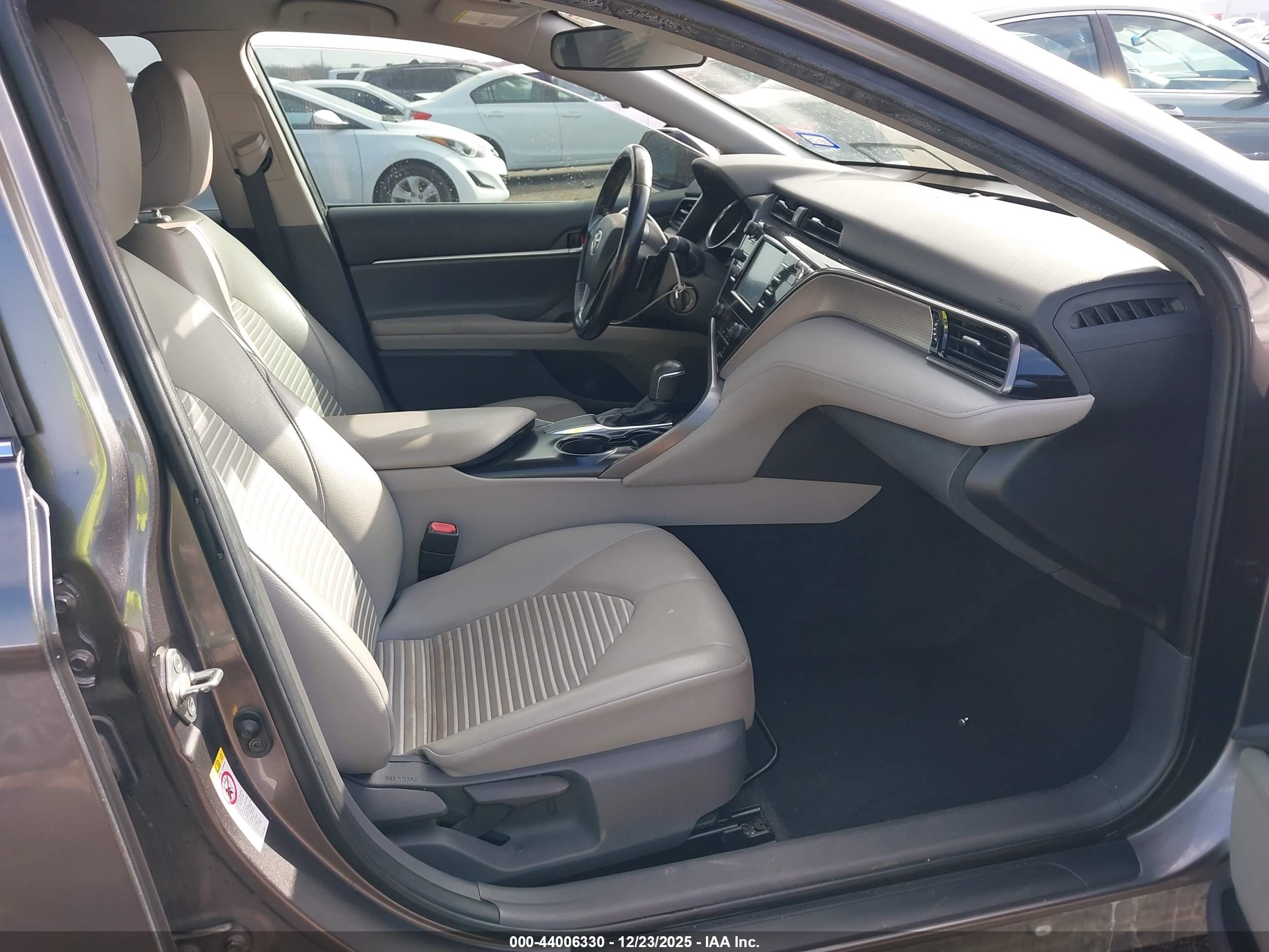 TOYOTA CAMRY image 5