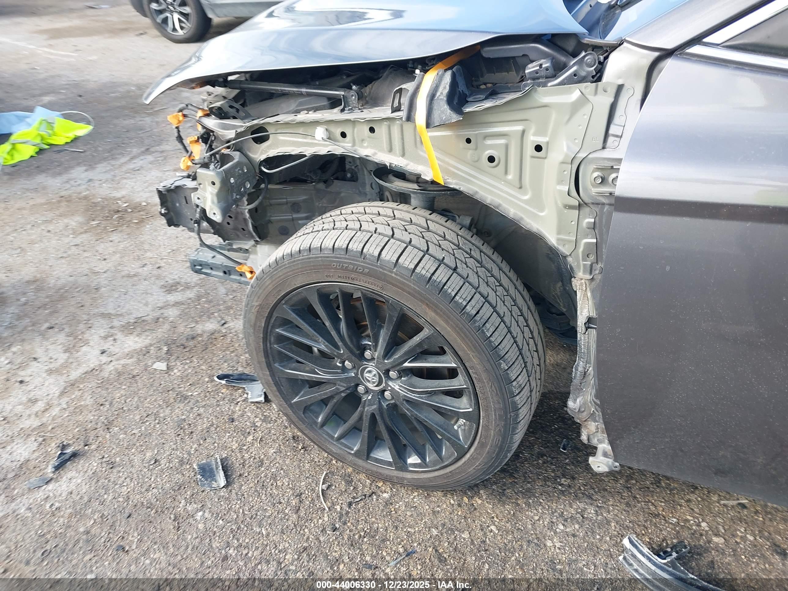 TOYOTA CAMRY image 6