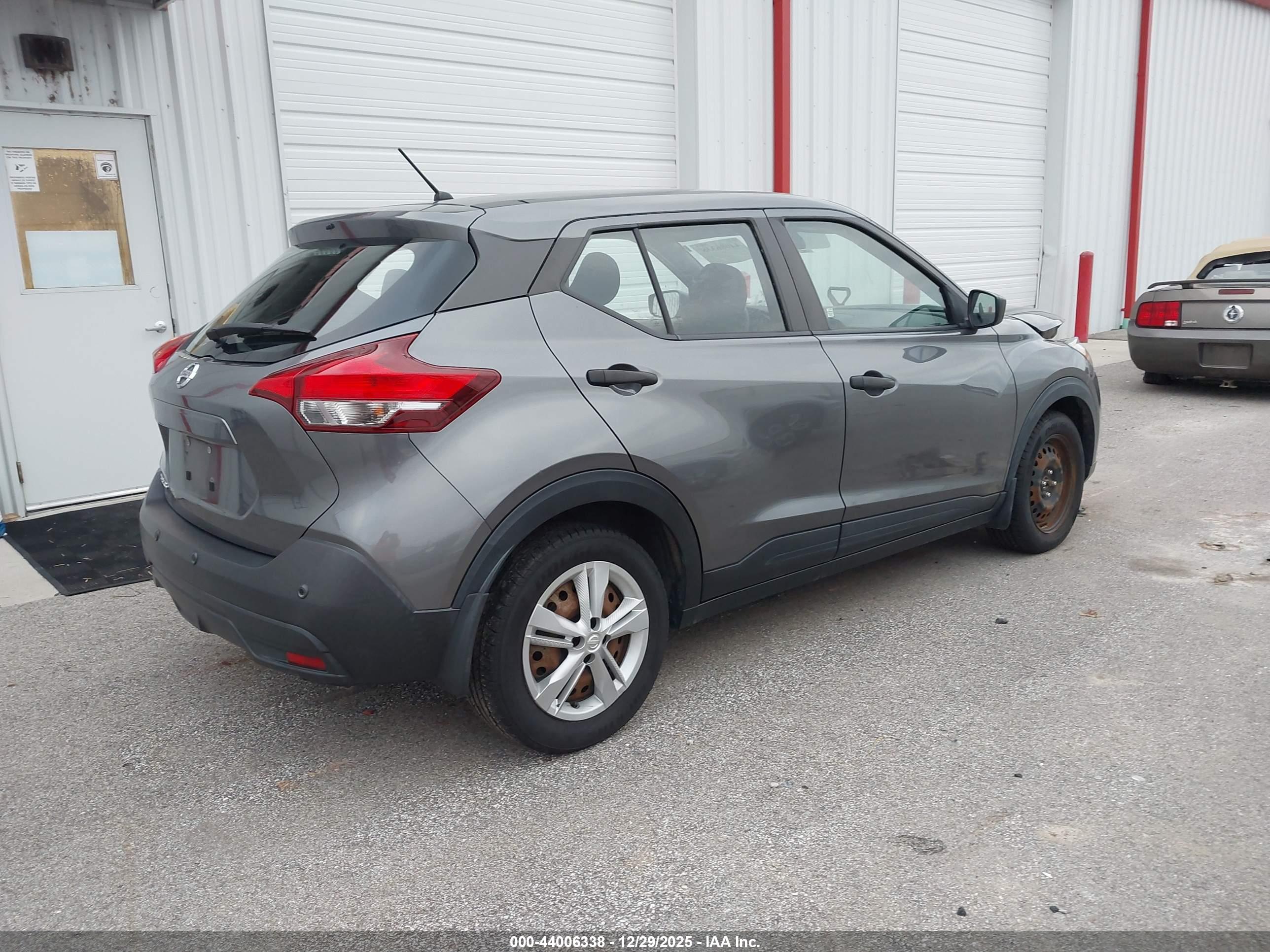 NISSAN KICKS image 4