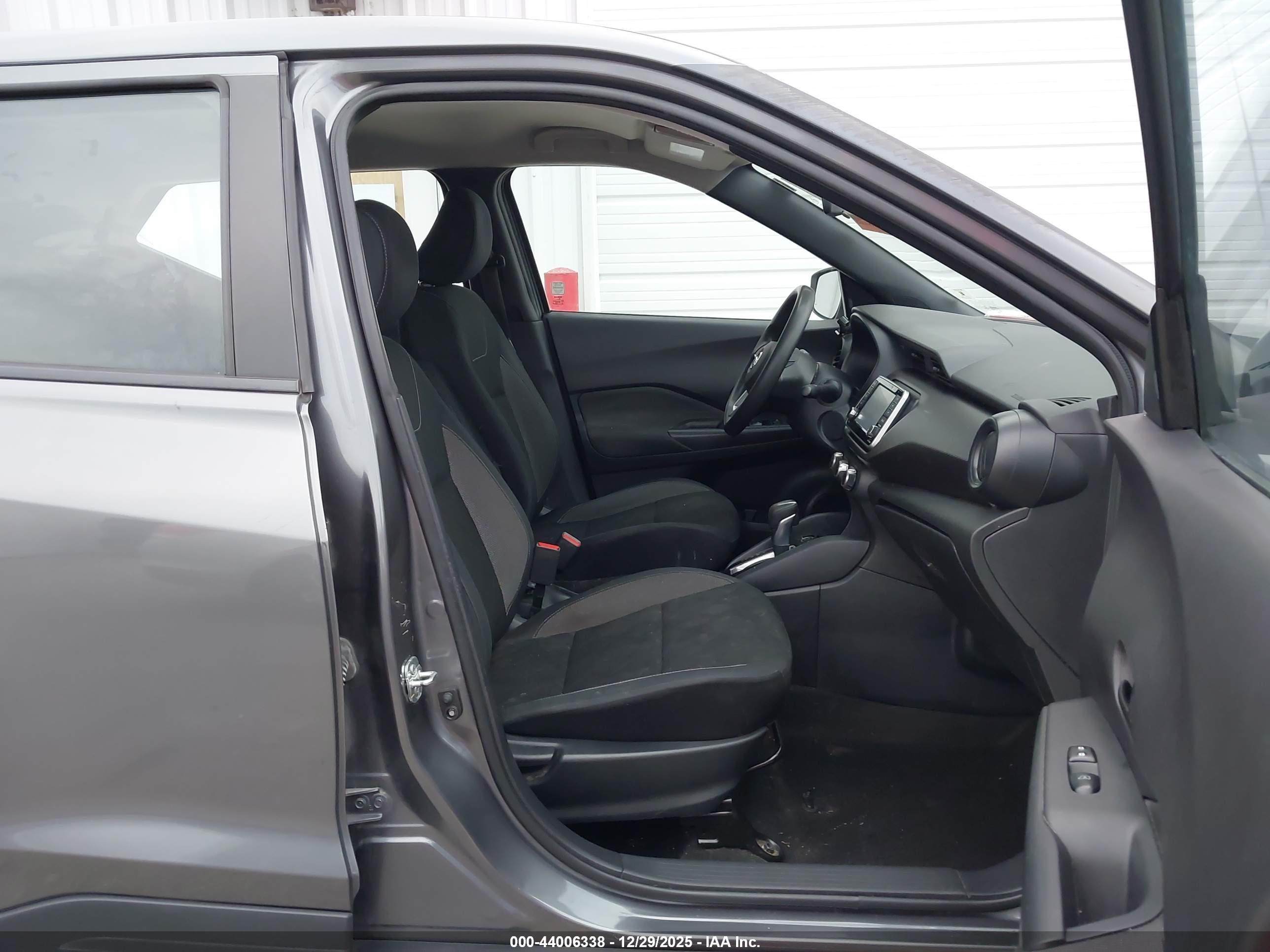 NISSAN KICKS image 5