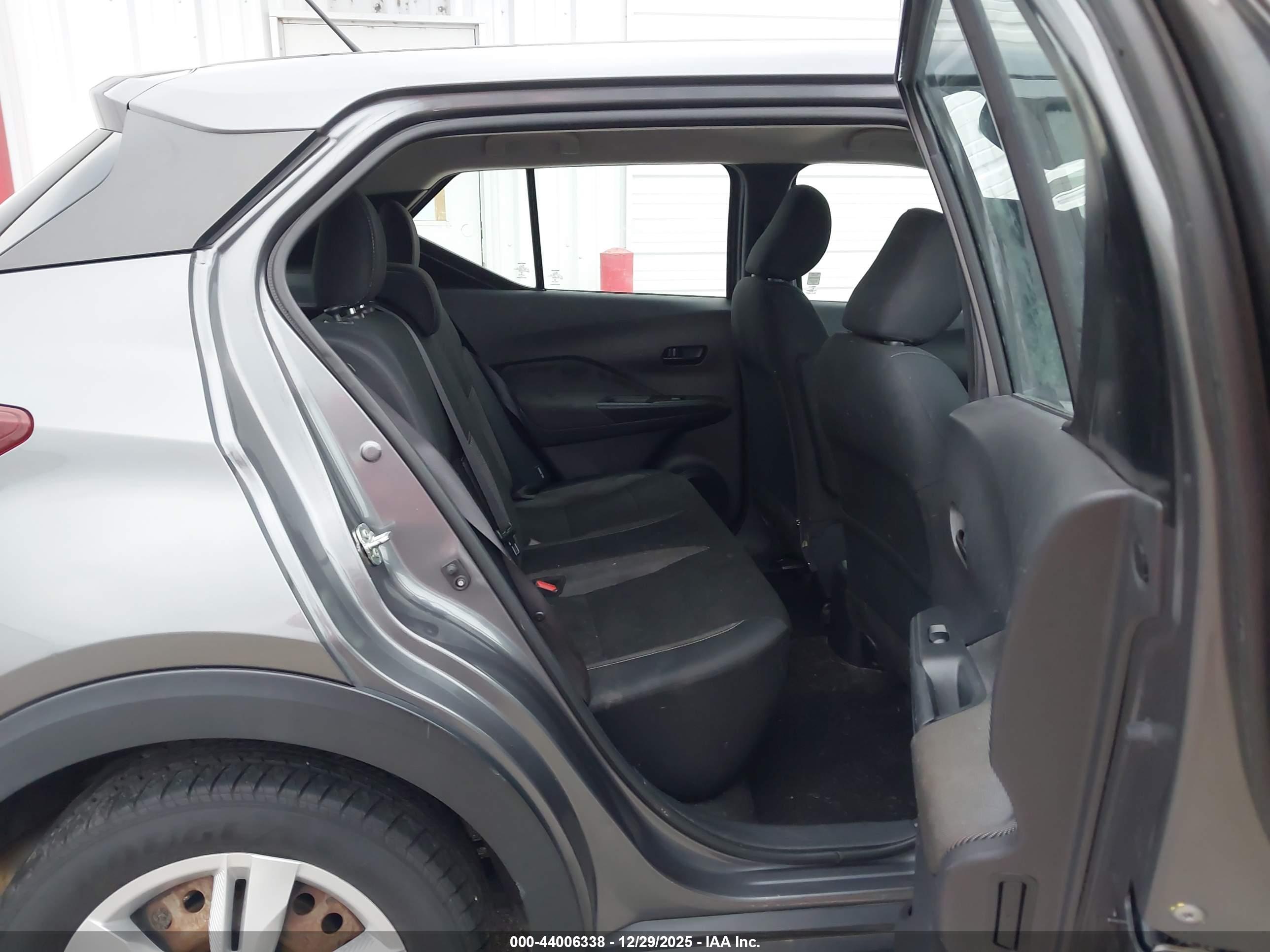 NISSAN KICKS image 8
