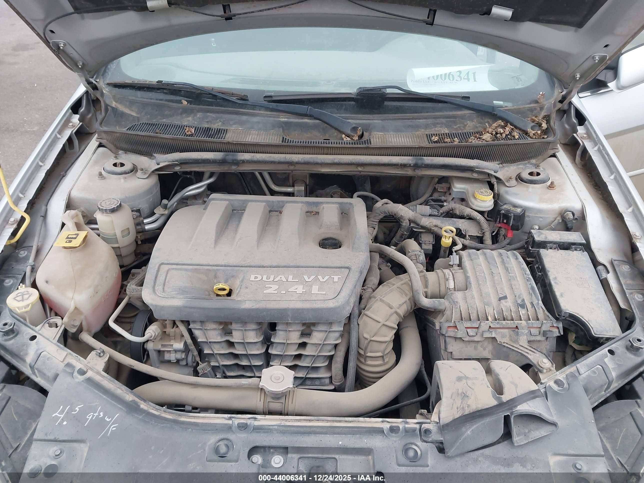 CHRYSLER 200 image 10
