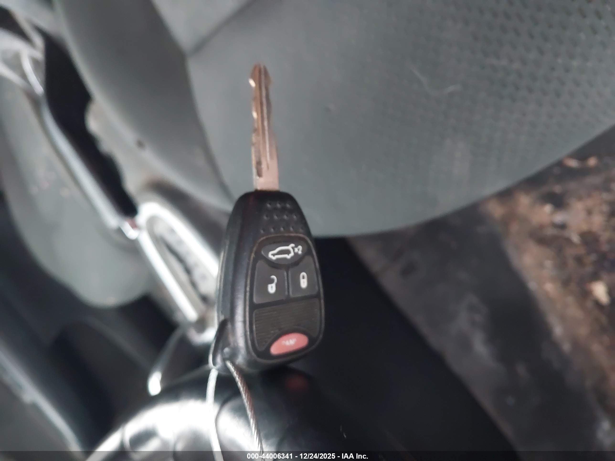 CHRYSLER 200 image 11