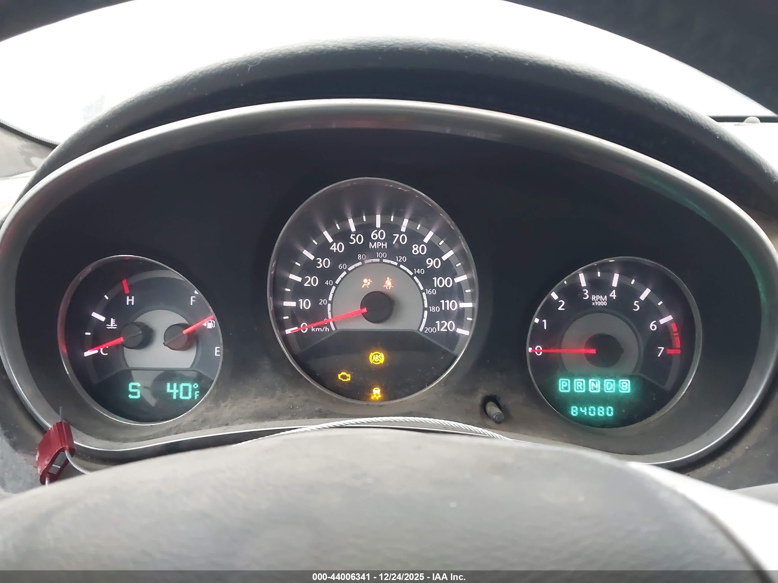 CHRYSLER 200 image 7