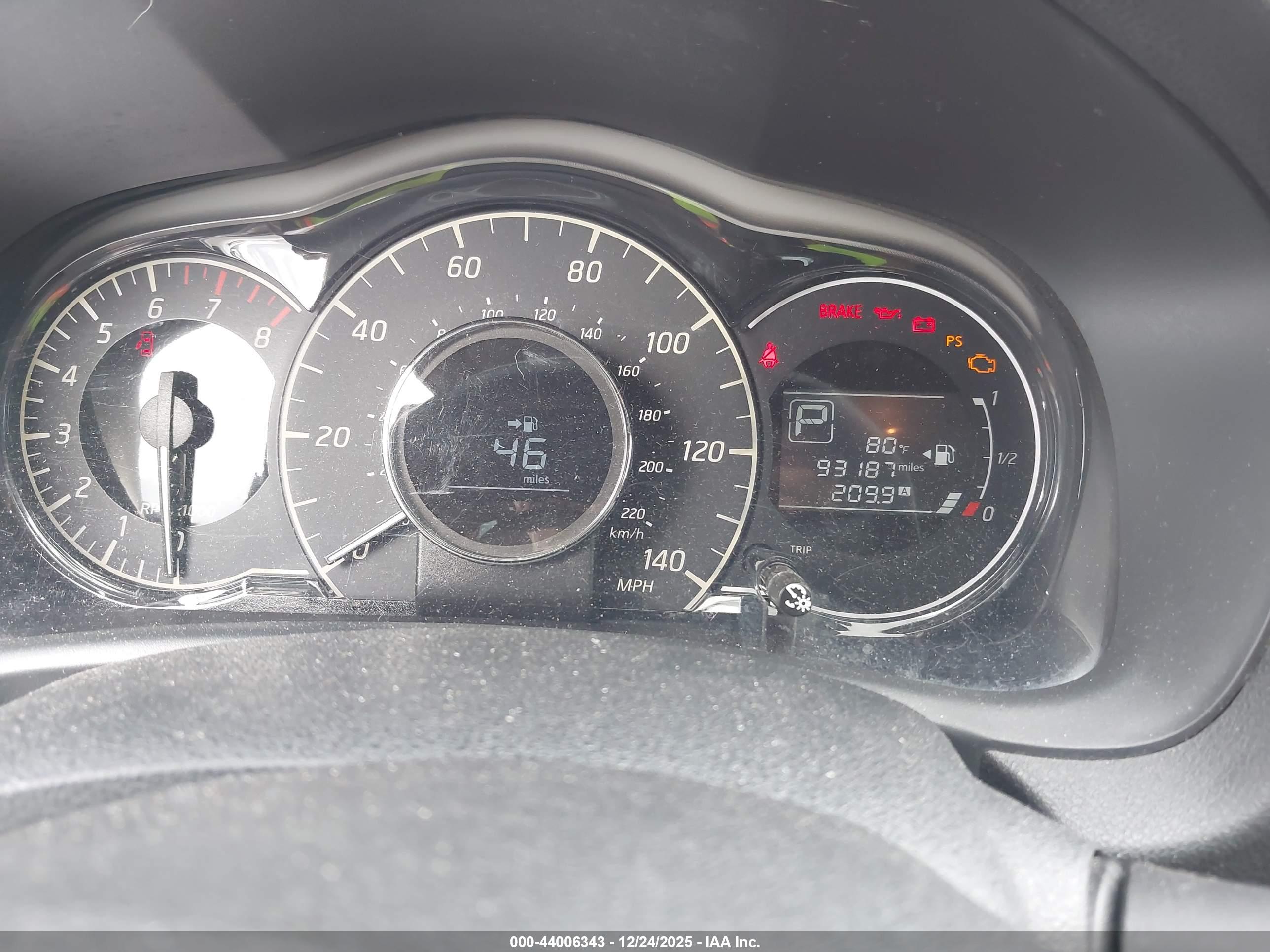 NISSAN VERSA image 7