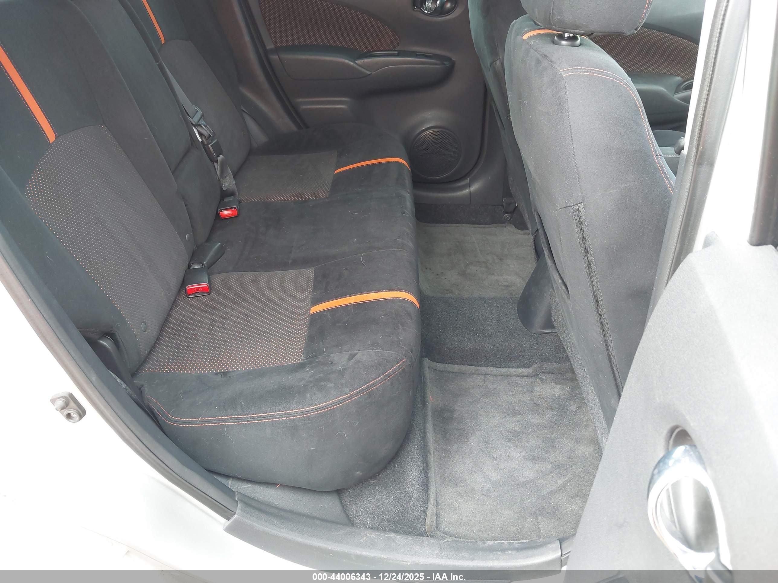 NISSAN VERSA image 8