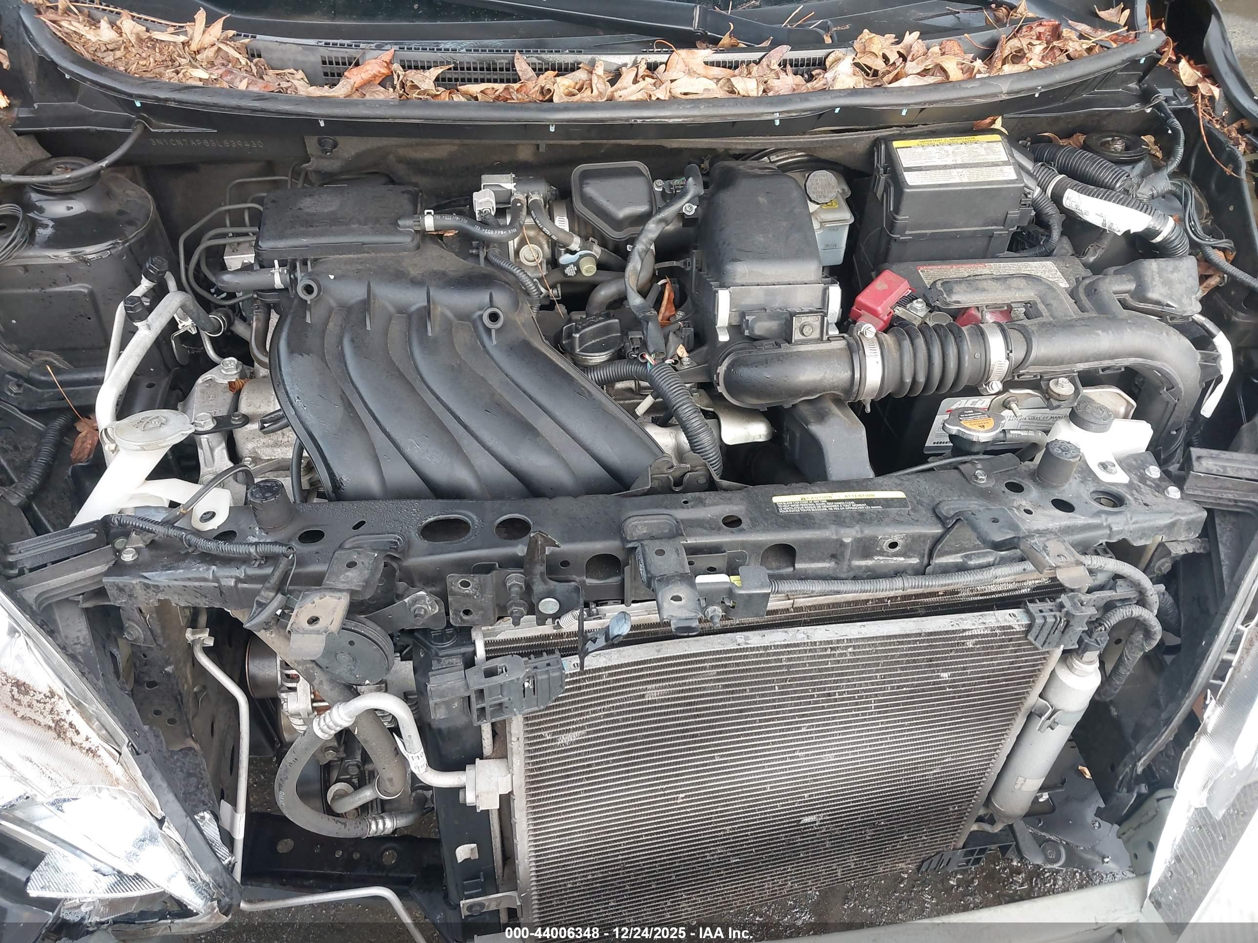 NISSAN VERSA image 10
