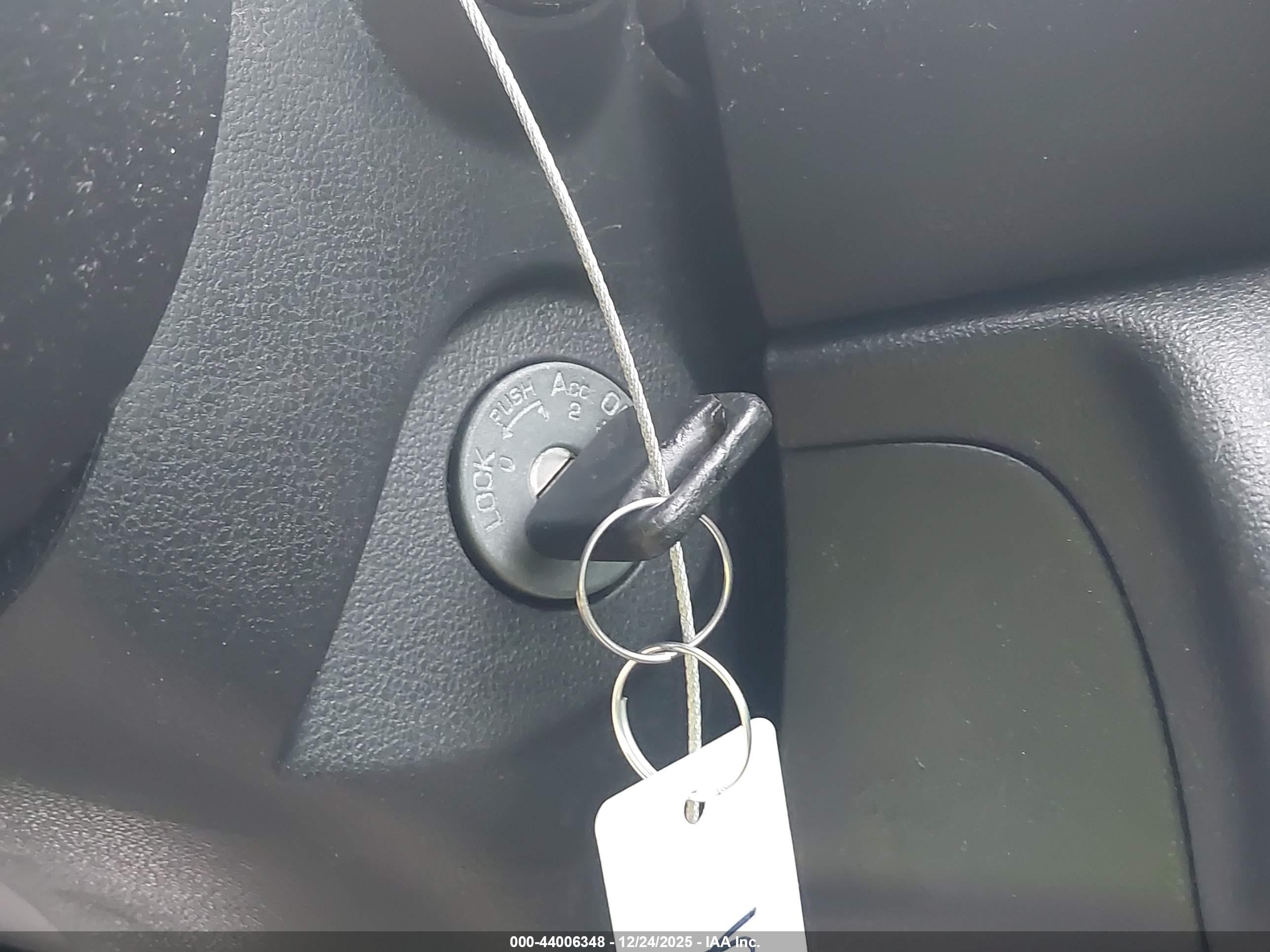 NISSAN VERSA image 11
