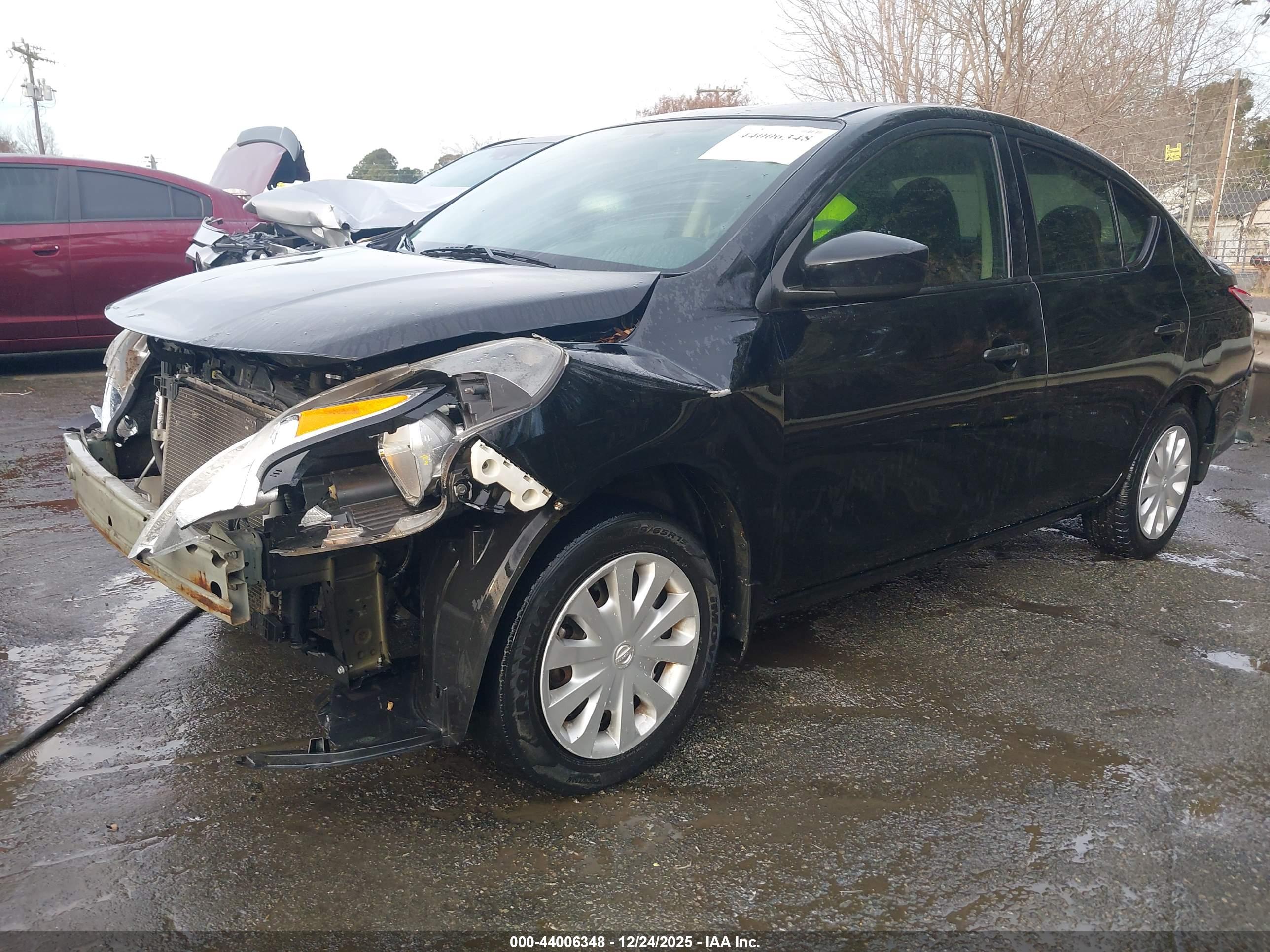 NISSAN VERSA image 2