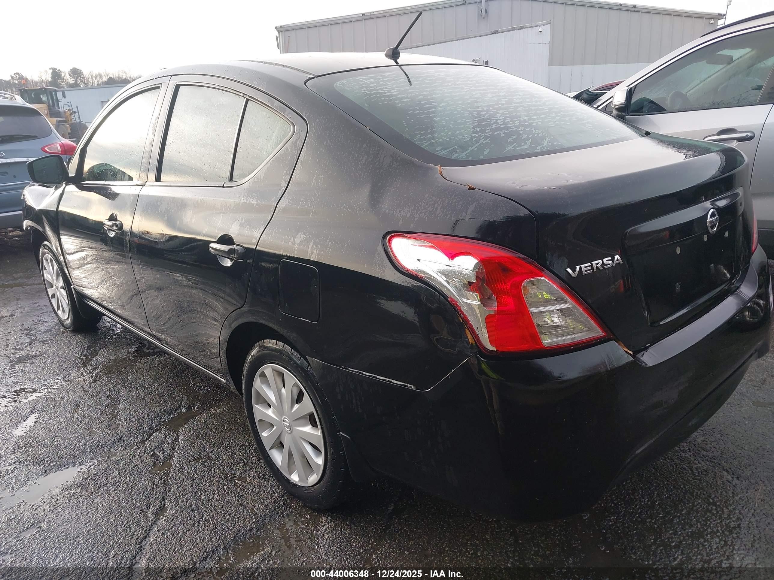 NISSAN VERSA image 3