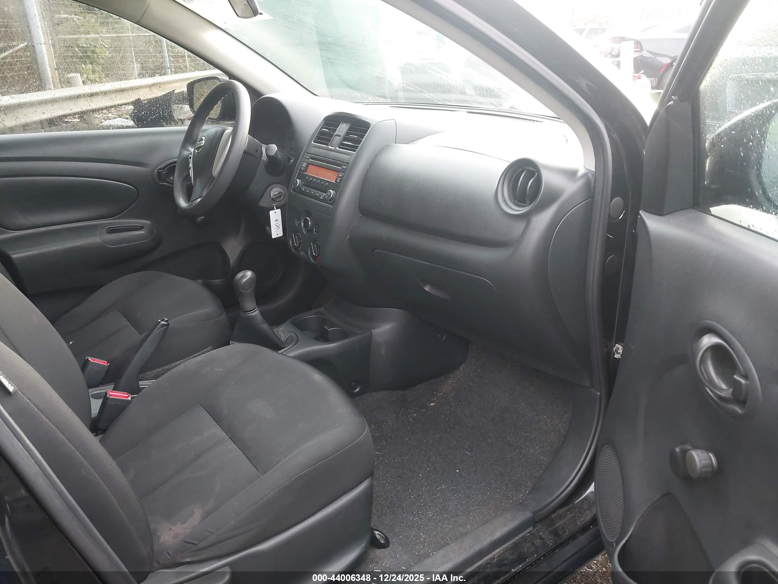NISSAN VERSA image 5