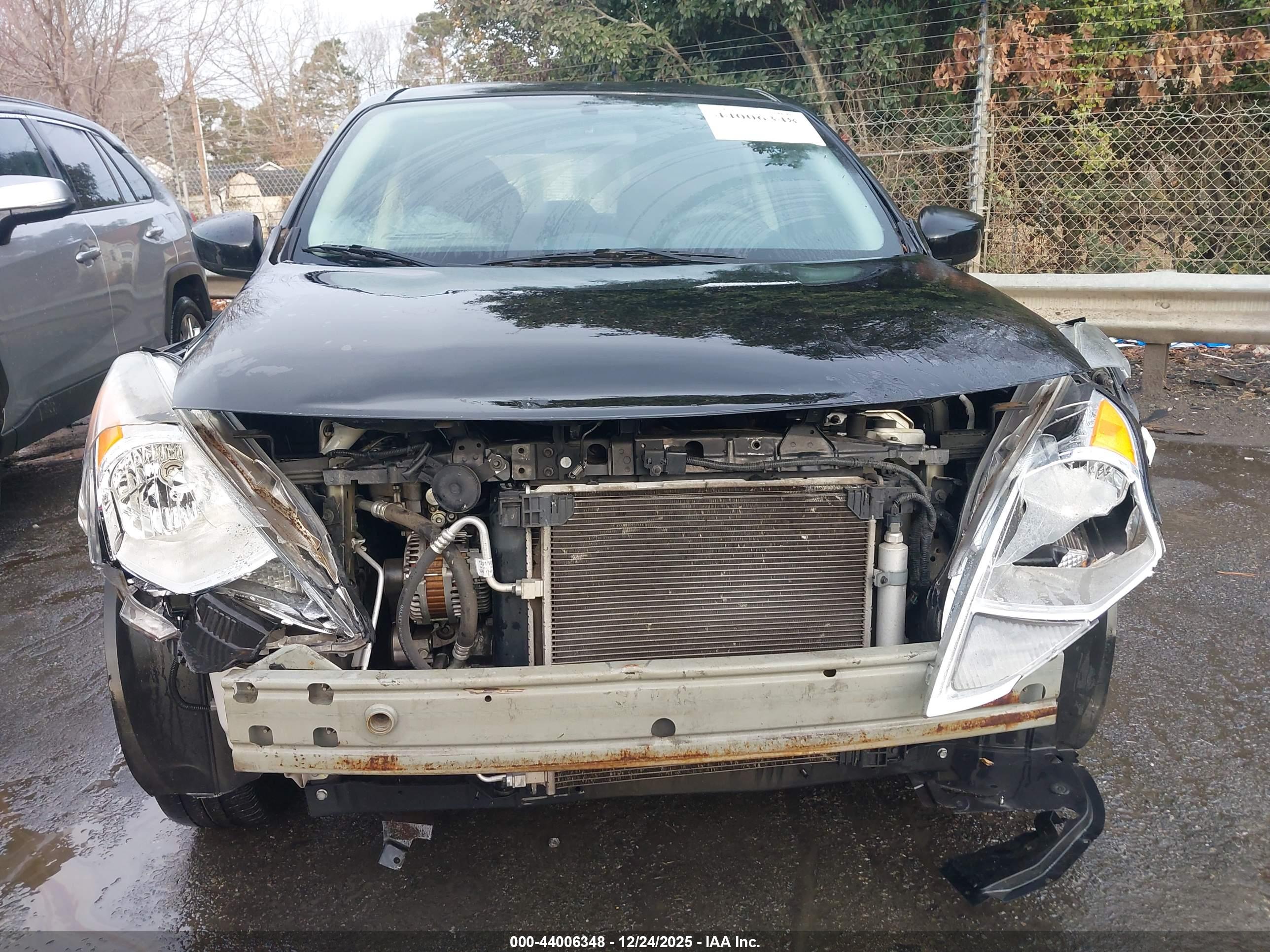 NISSAN VERSA image 6