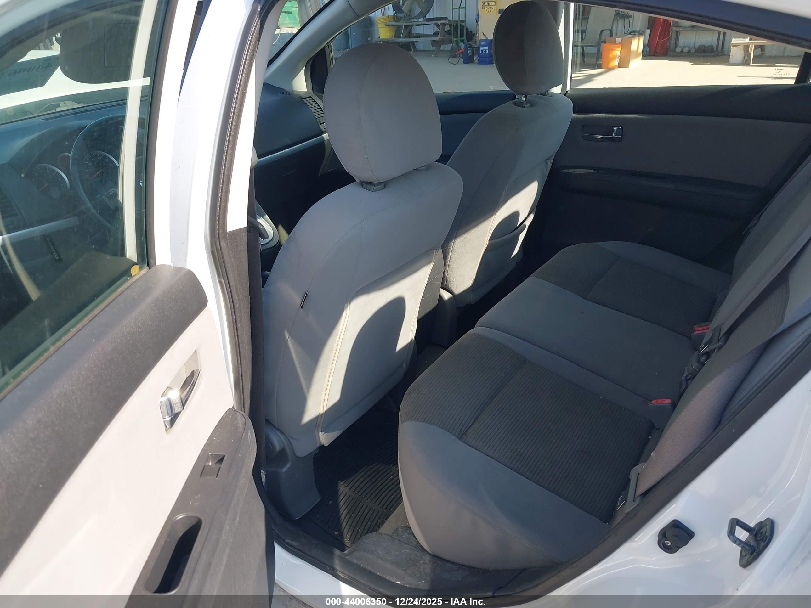 NISSAN SENTRA image 8
