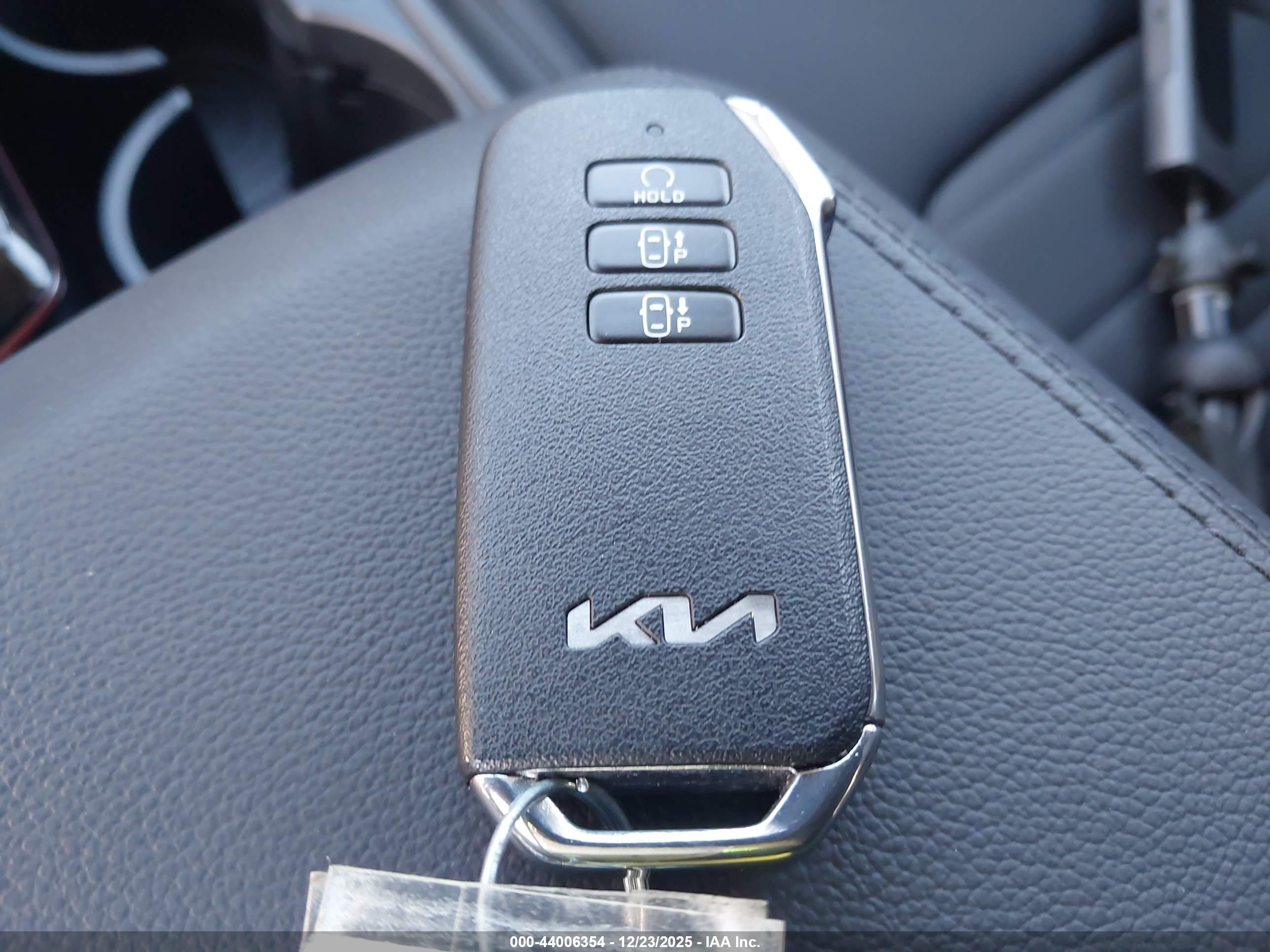 KIA SPORTAGE image 11
