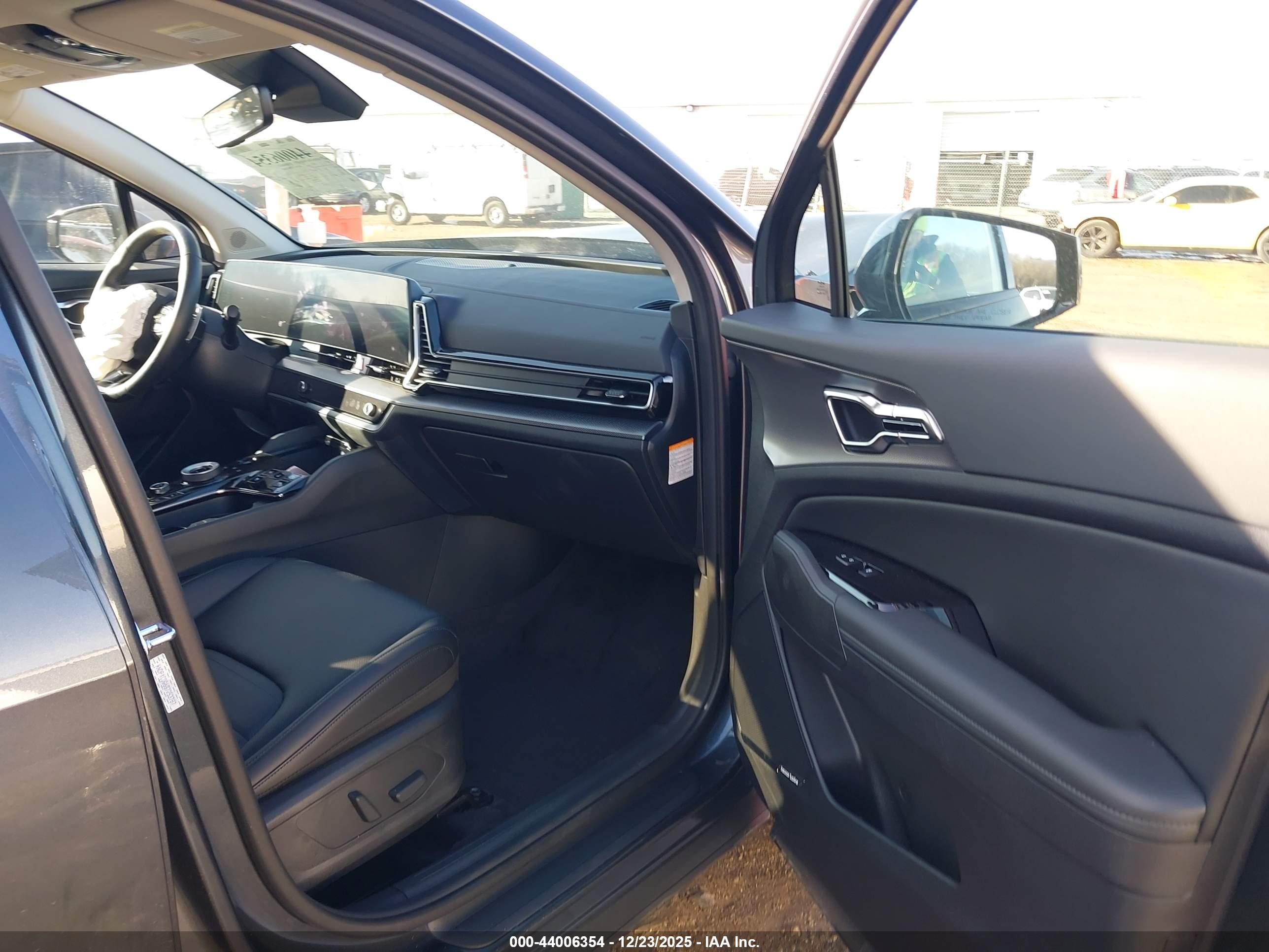 KIA SPORTAGE image 5