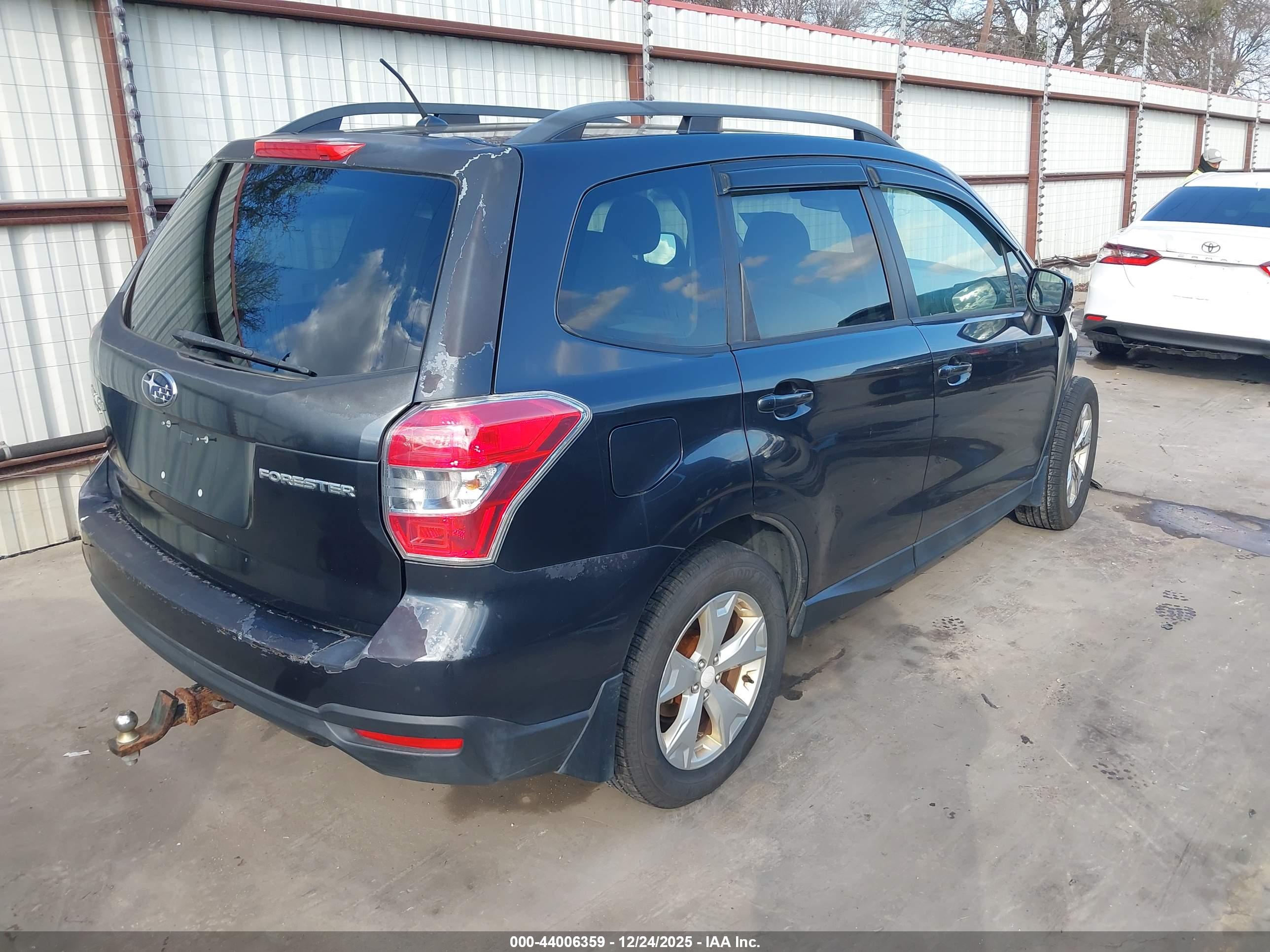 SUBARU FORESTER image 4