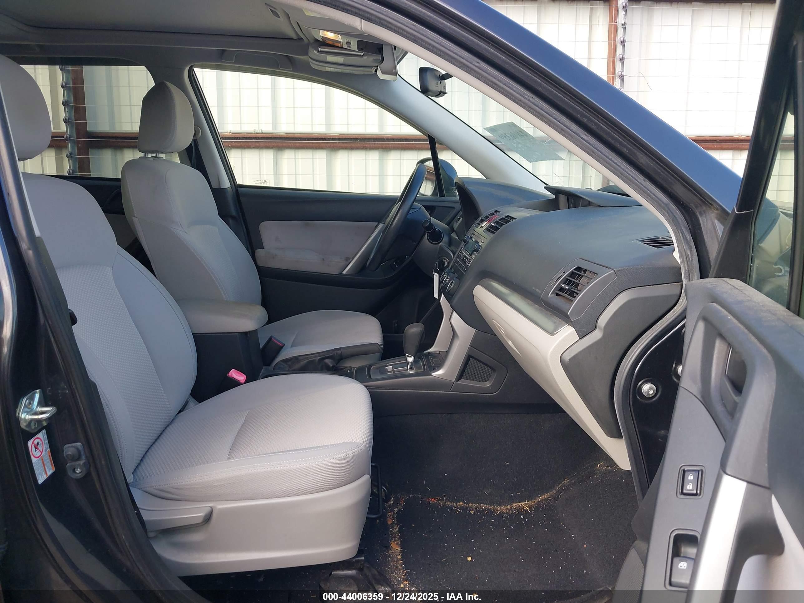 SUBARU FORESTER image 5